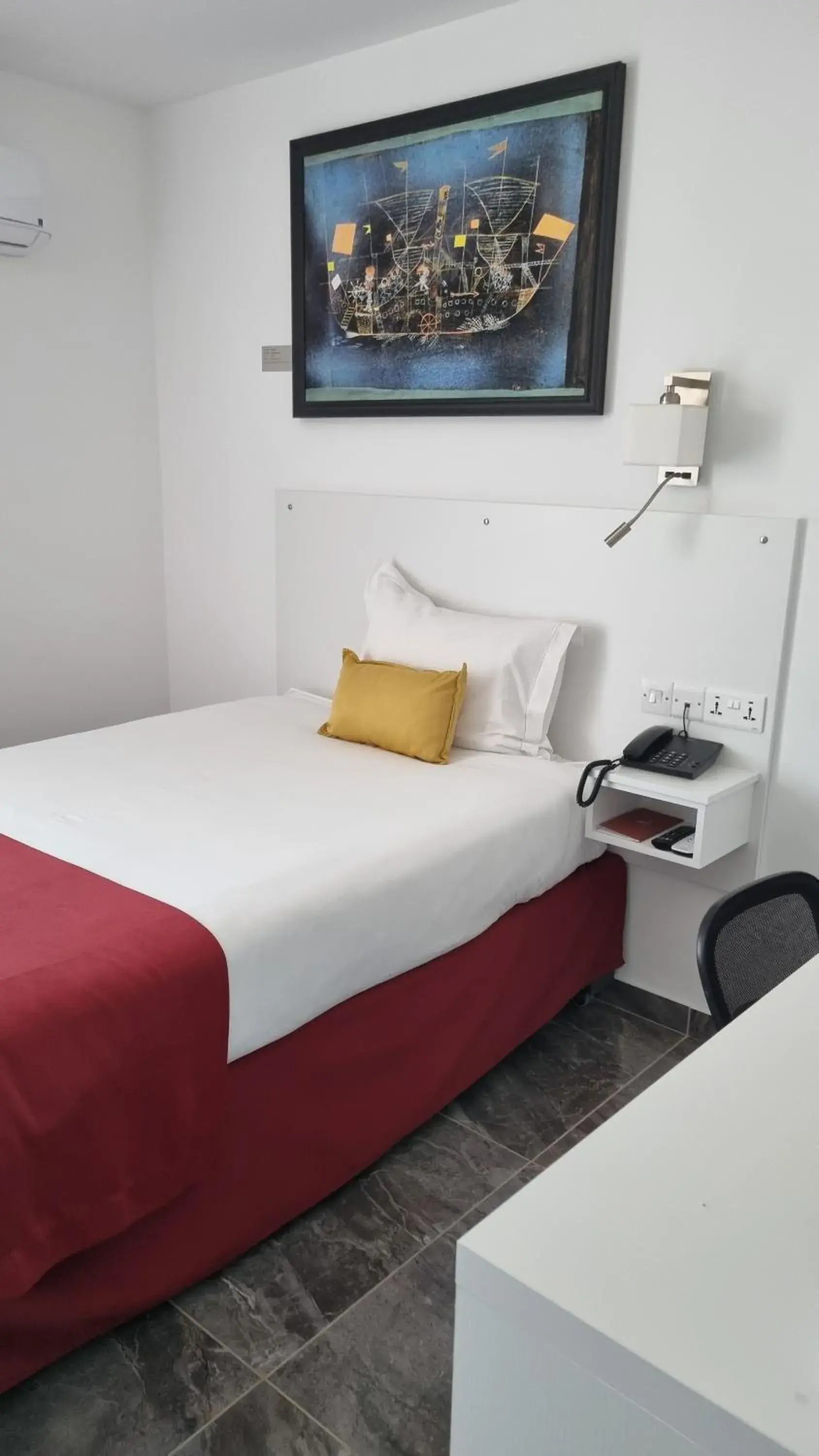 Deluxe Single Room with Balcony in Art & Wine Boutique Hotel Deluxe Single Room with Balcony in Art & Wine Boutique Hotel