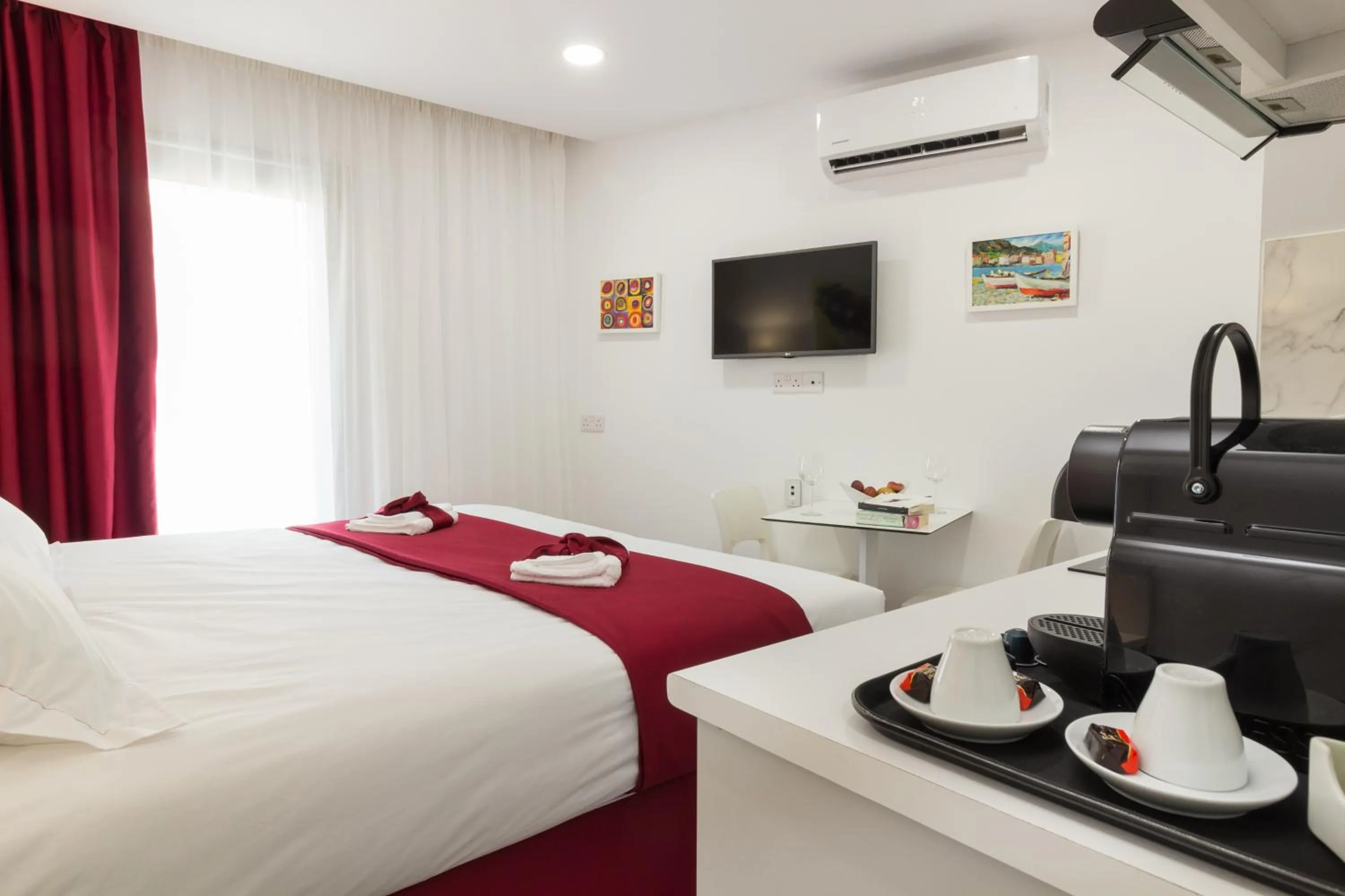 Photo of the whole room, Bed in Art & Wine Boutique Hotel