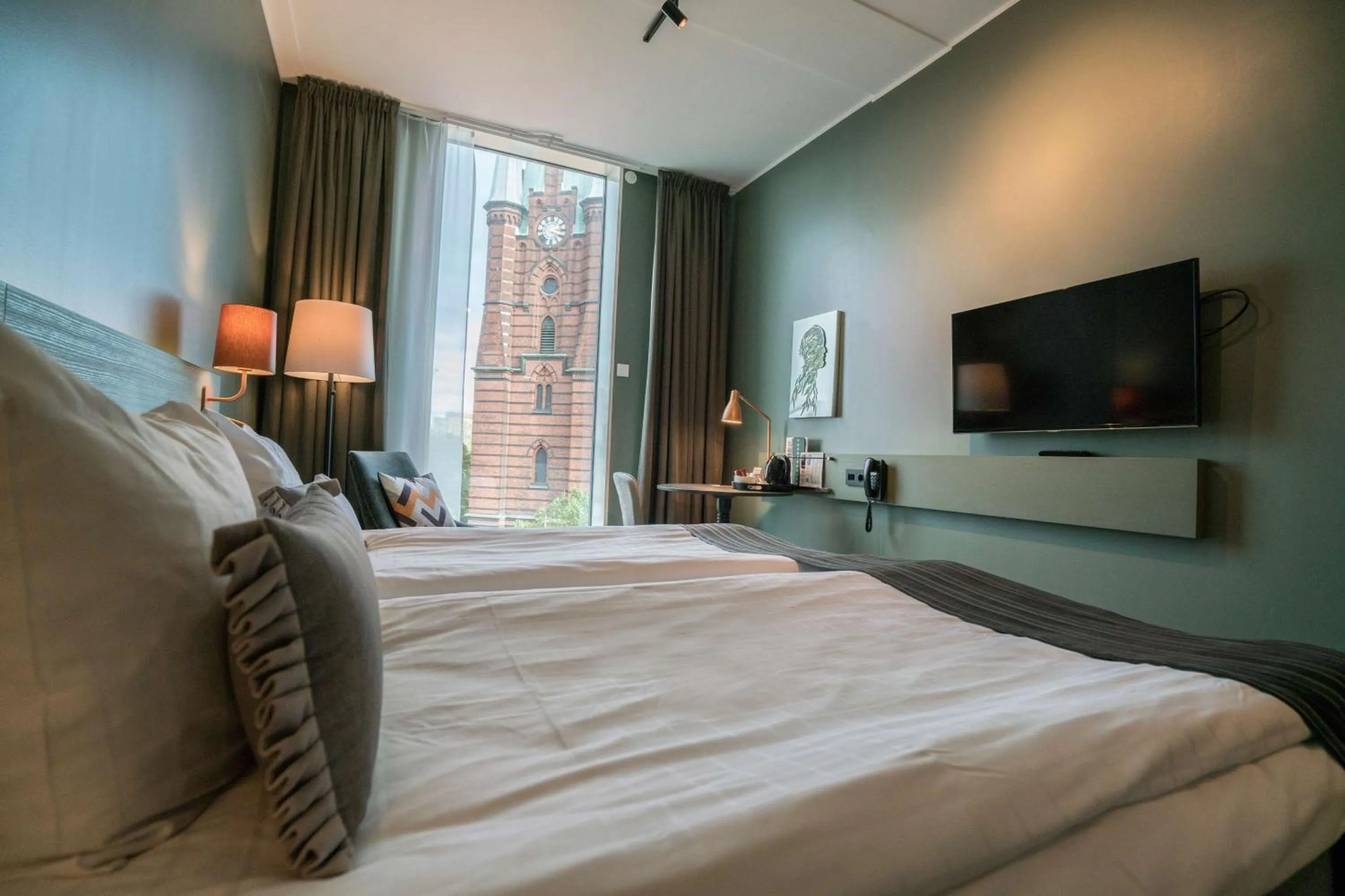 Bedroom, Bed in Scandic Continental