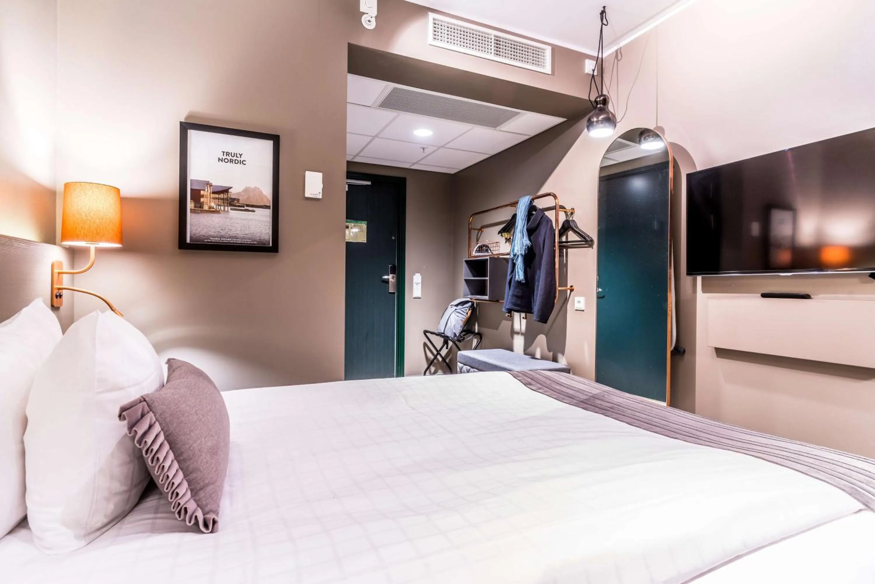 Bedroom, Bed in Scandic Continental