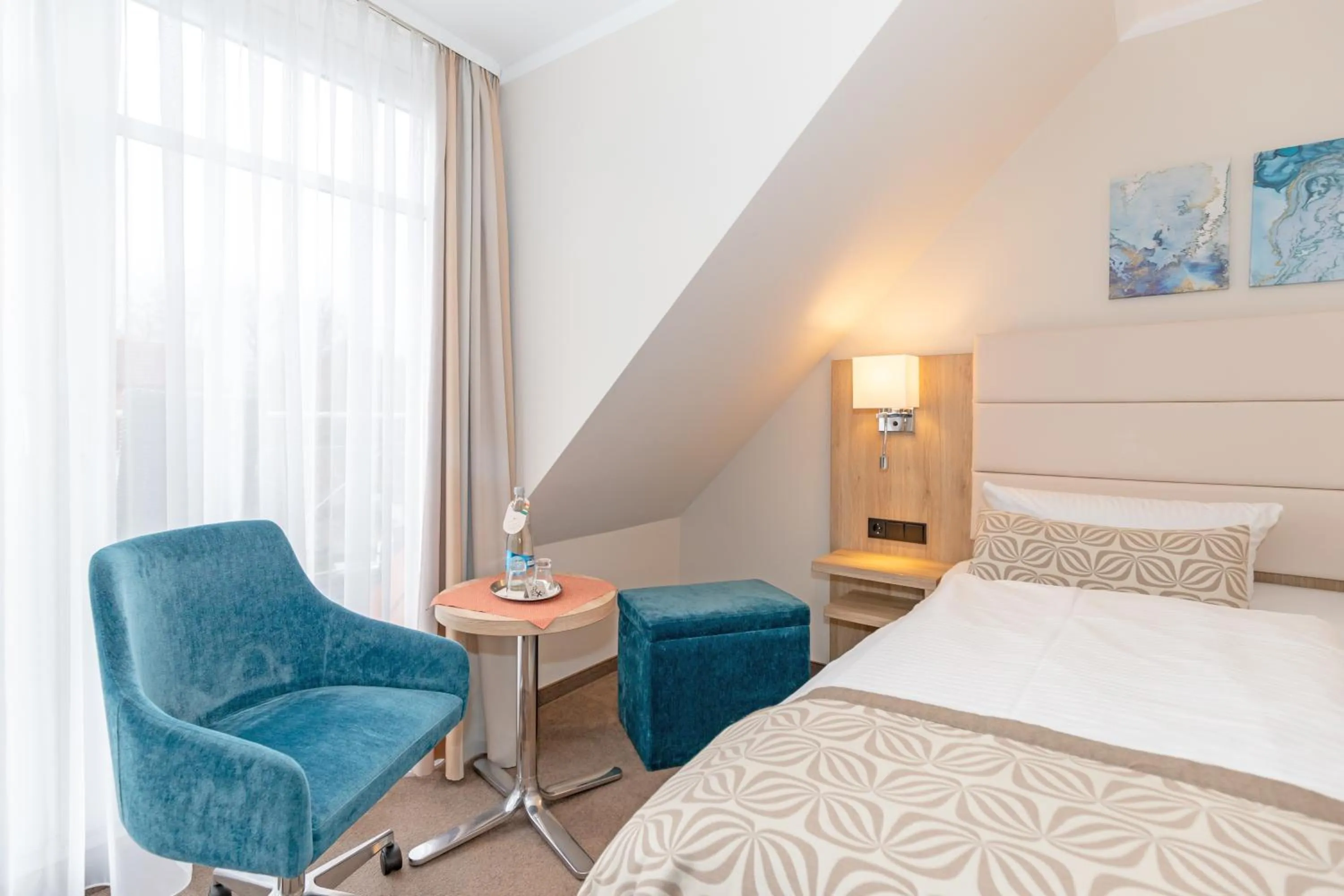 Photo of the whole room, Bed in HOTEL am STRAND