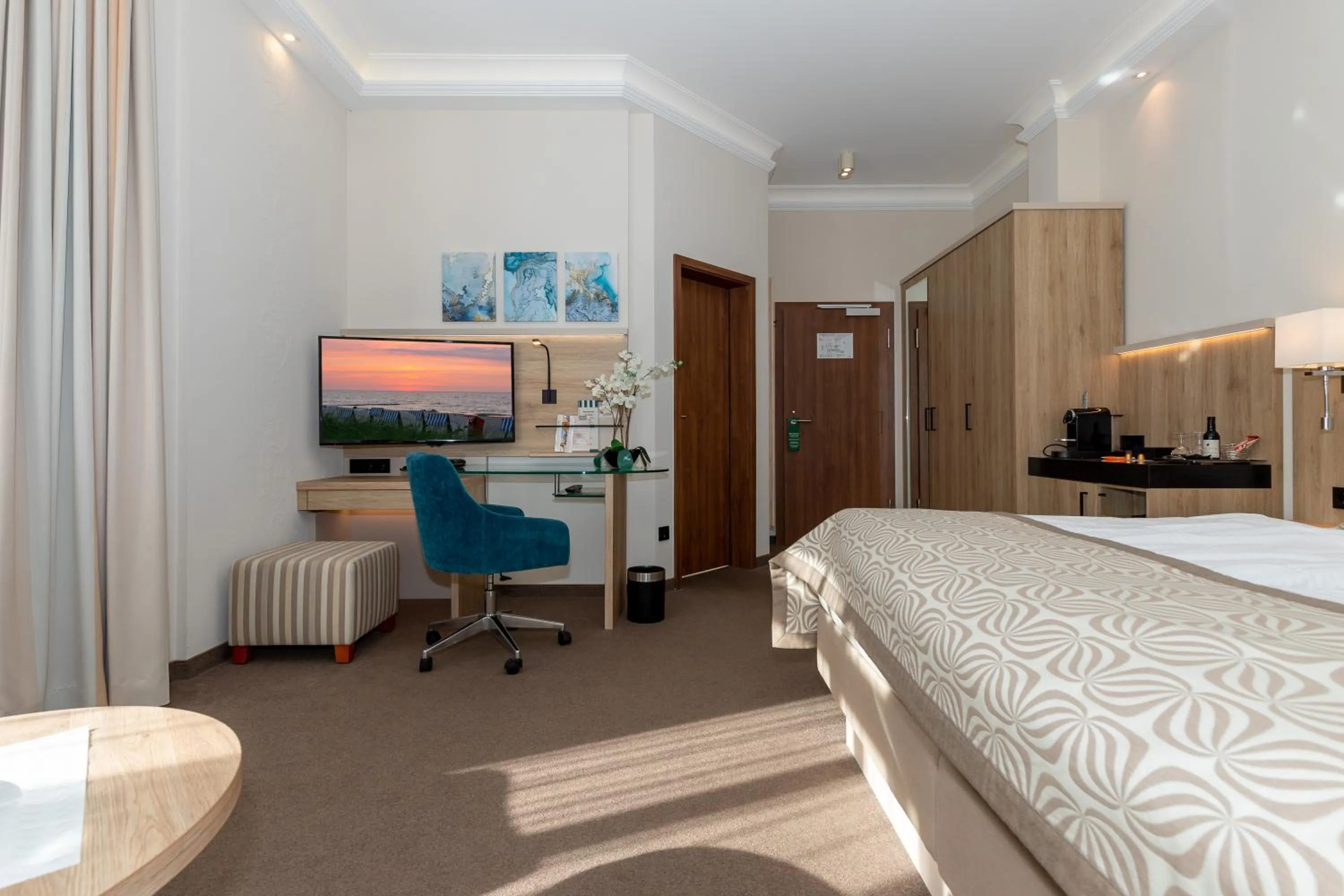 Photo of the whole room, Bed in HOTEL am STRAND