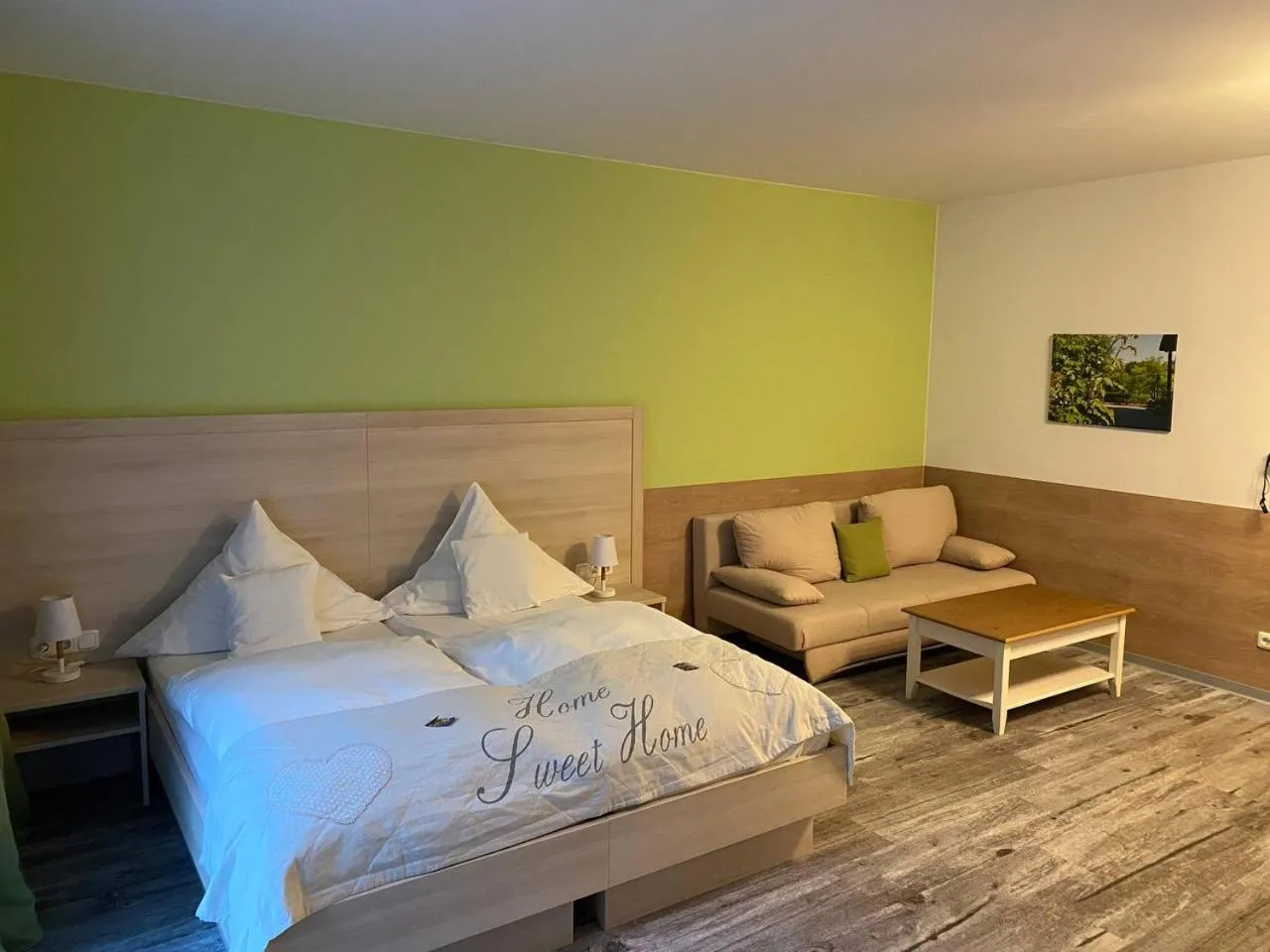 Bedroom, Bed in Neue Mühle Kleines Landhotel