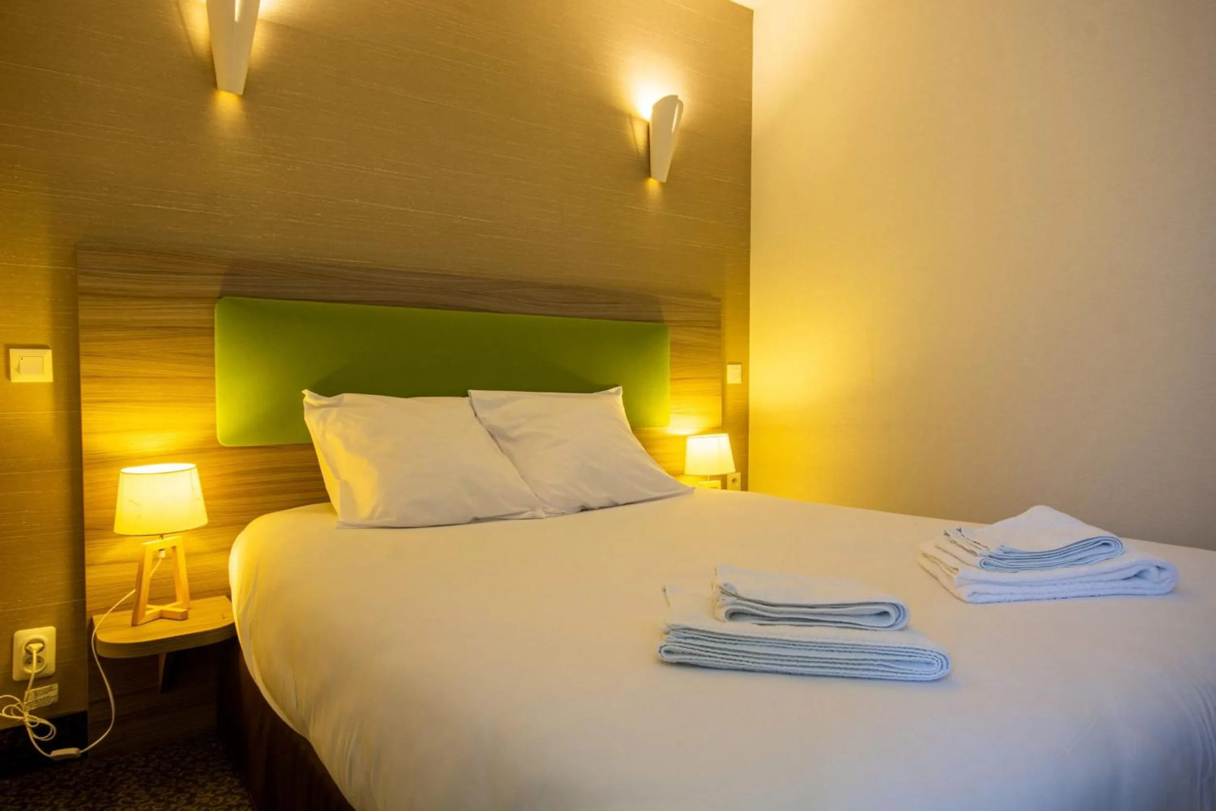 Bed in Hotel de la Gare Troyes Centre