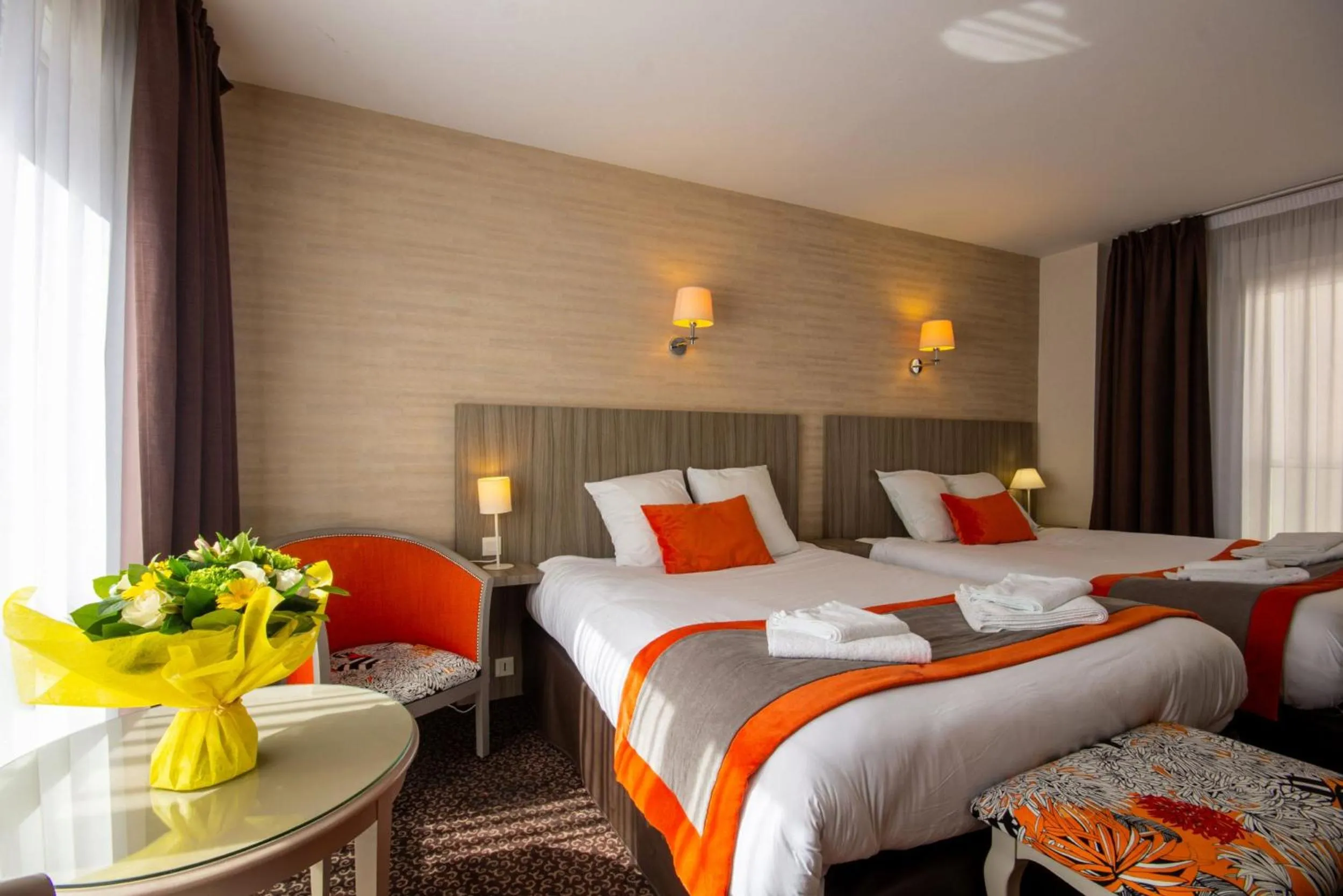 Bed in Hotel de la Gare Troyes Centre