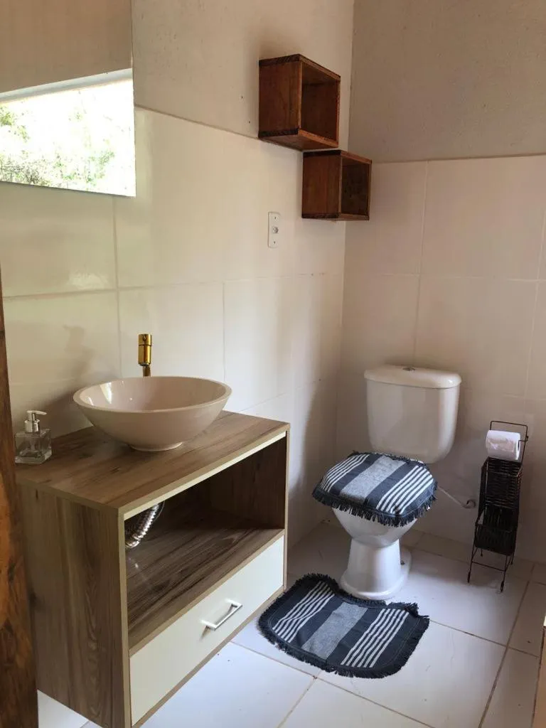 Toilet in Pousada Chalés da Lua