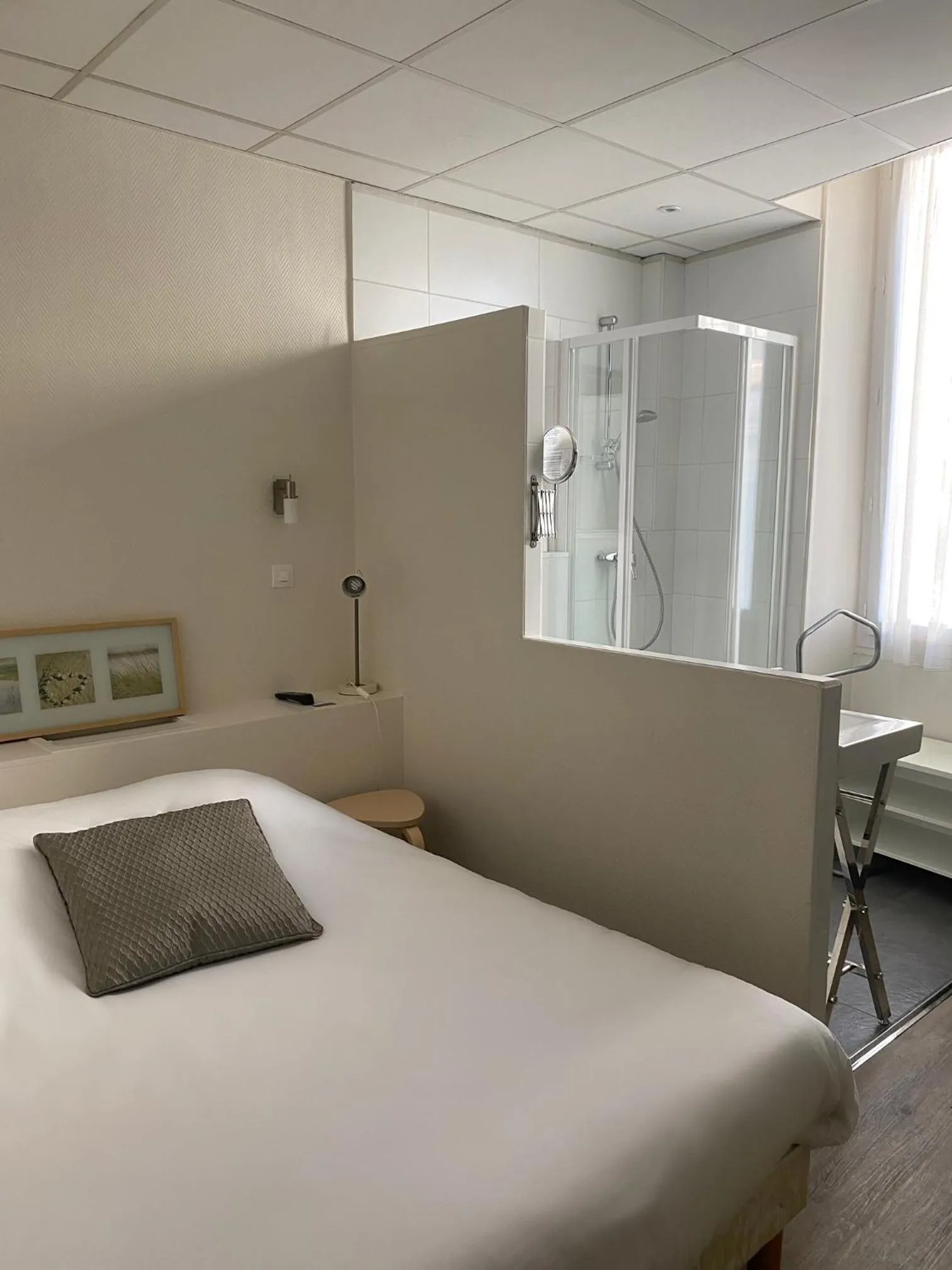 Bed in Grand Hôtel De La Poste