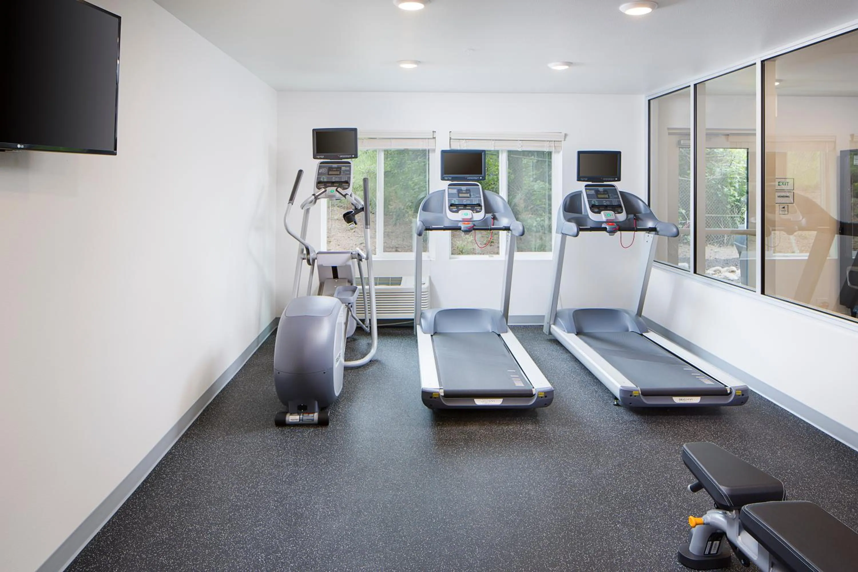 Fitness centre/facilities in WoodSpring Suites Seattle Everett