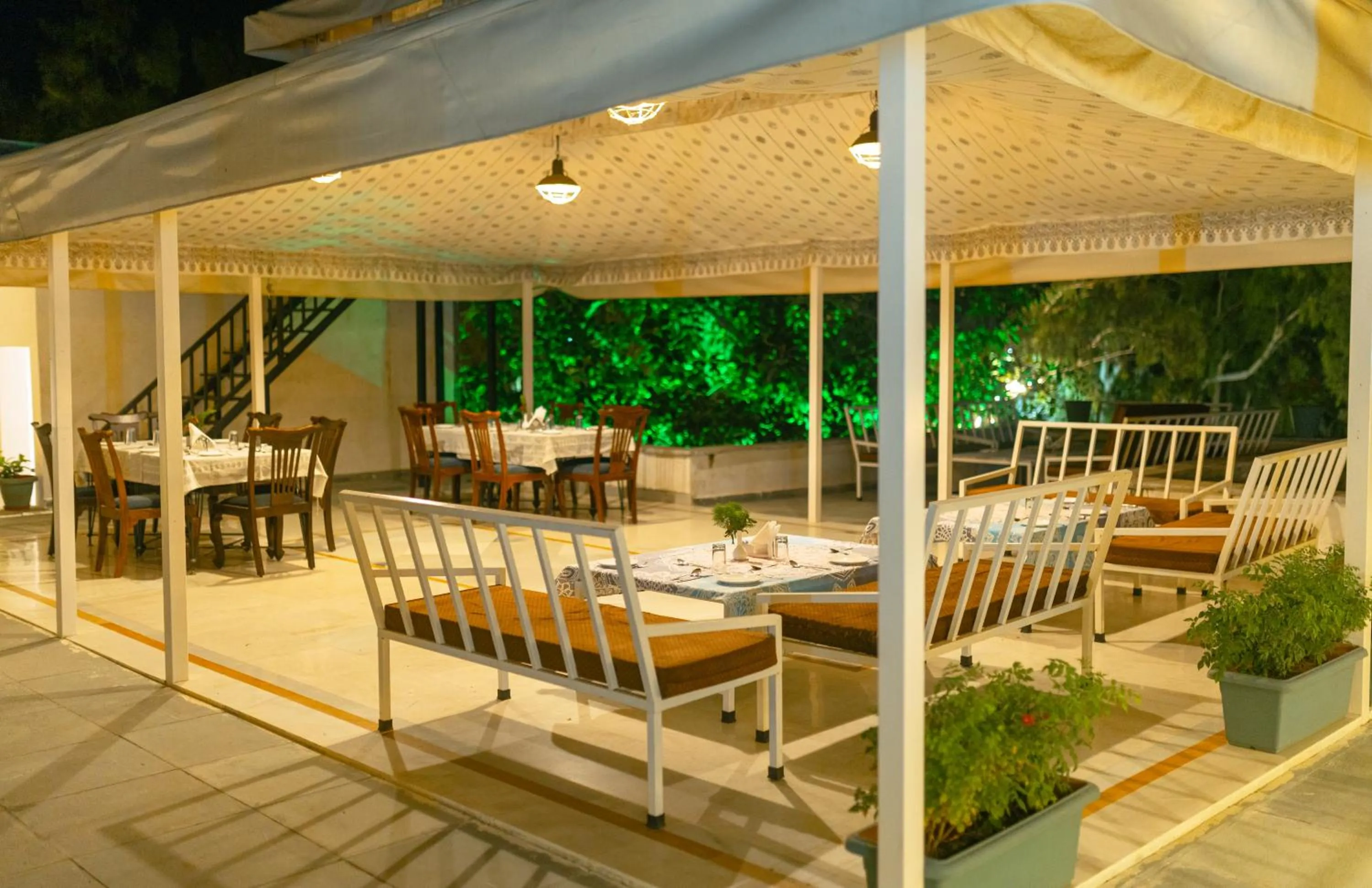 Restaurant/places to eat in Ranakpur Safari Resort