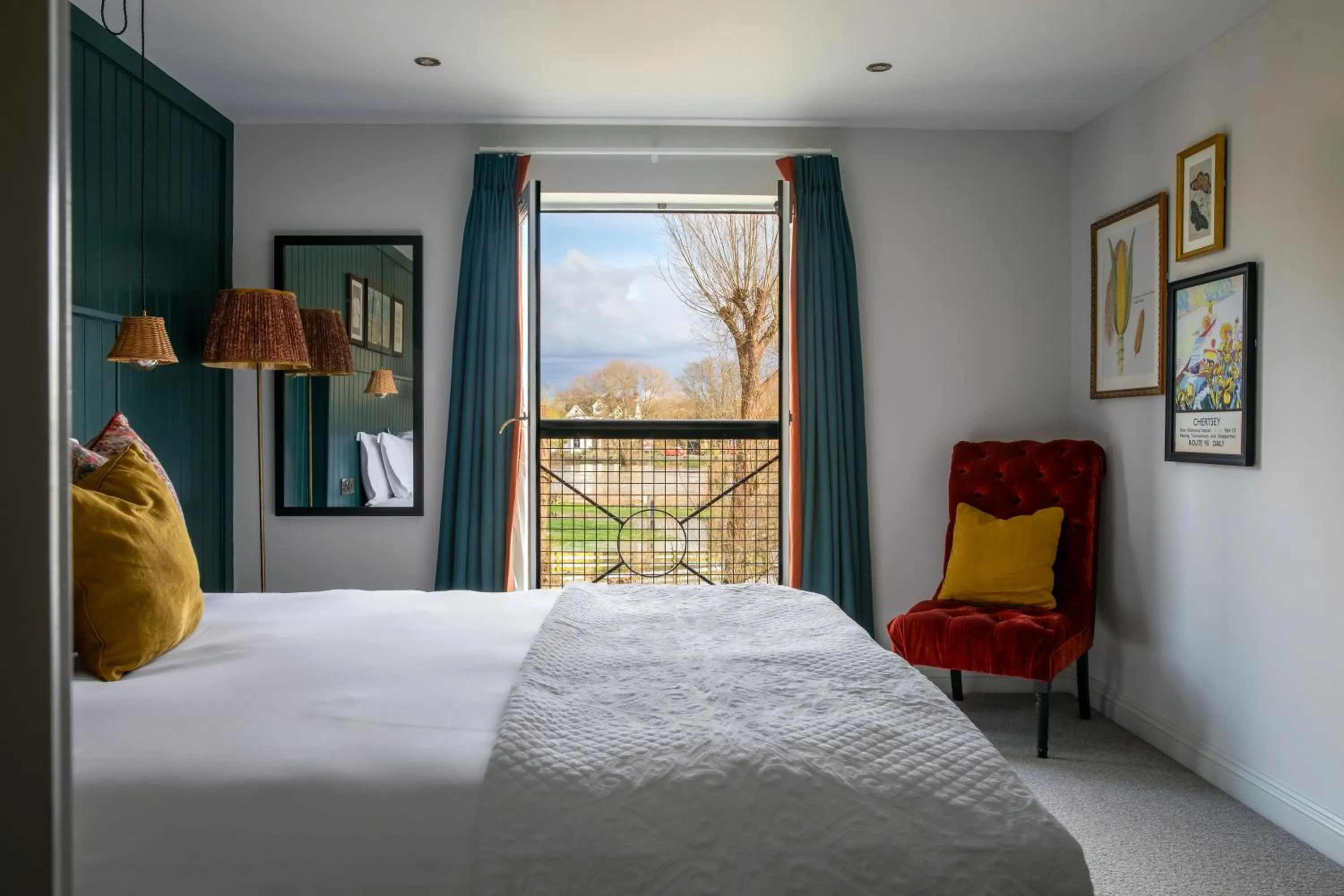 Bedroom, Bed in The Bridge Hotel