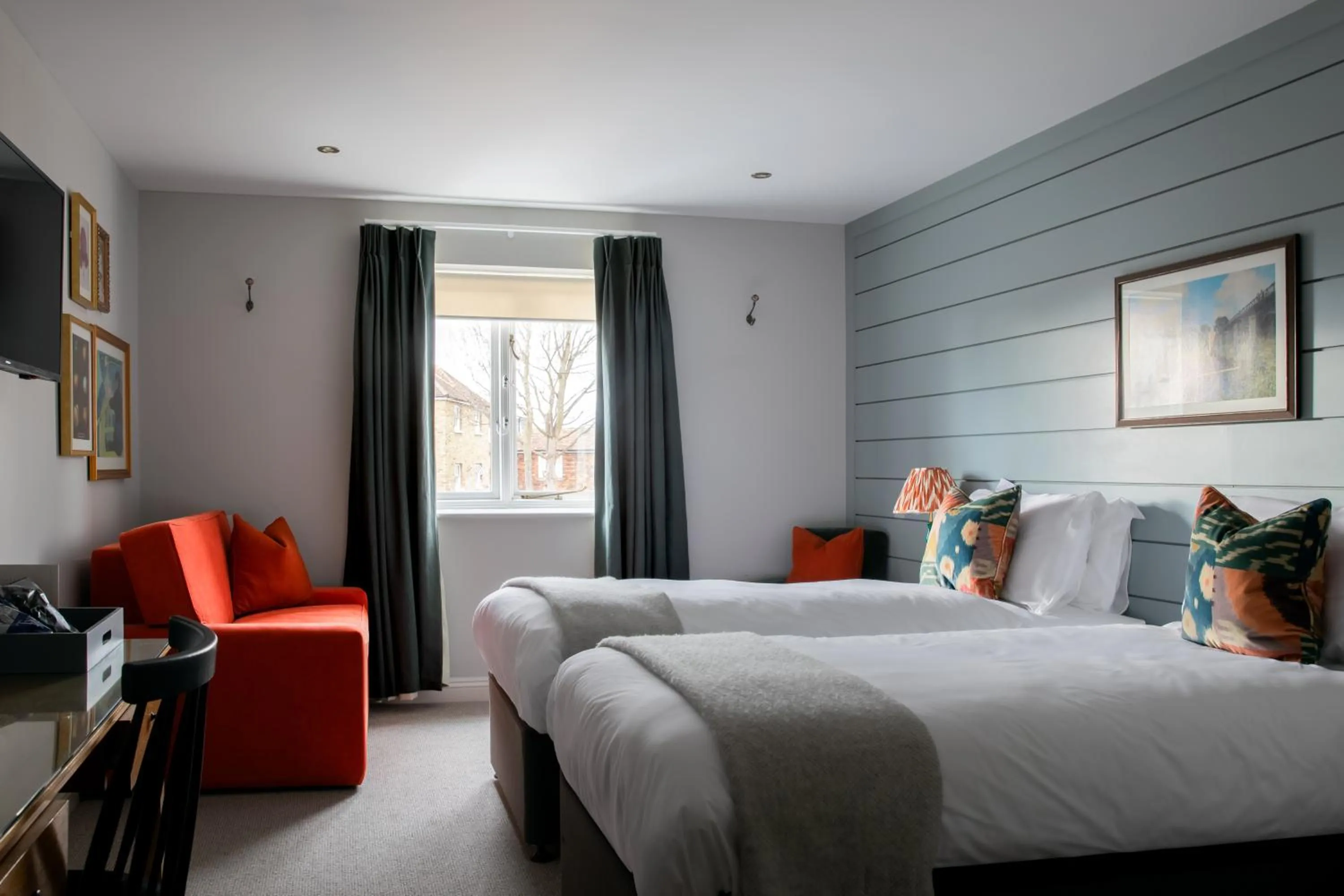 Bedroom, Bed in The Bridge Hotel