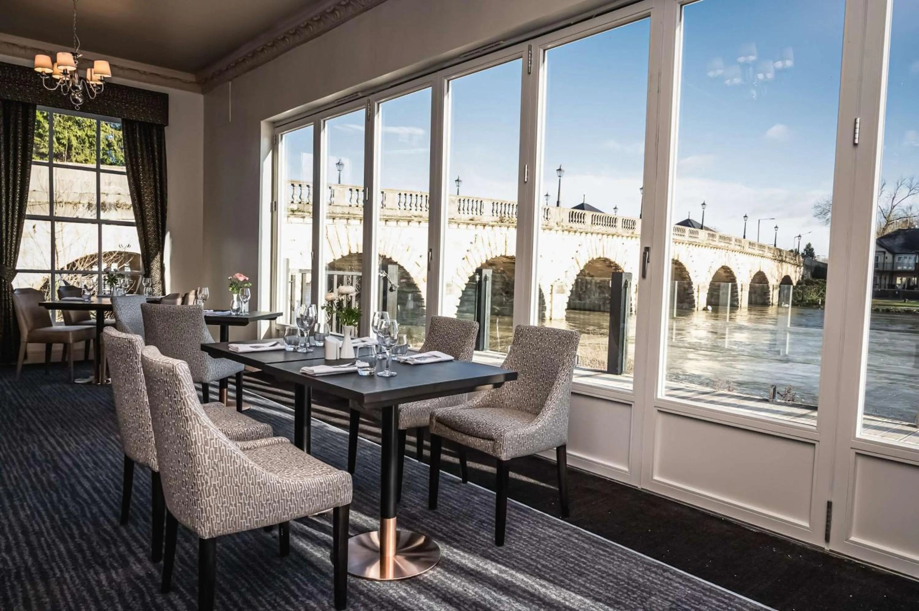 Restaurant/places to eat in Thames Riviera Hotel, Sure Hotel Collection by Best Western