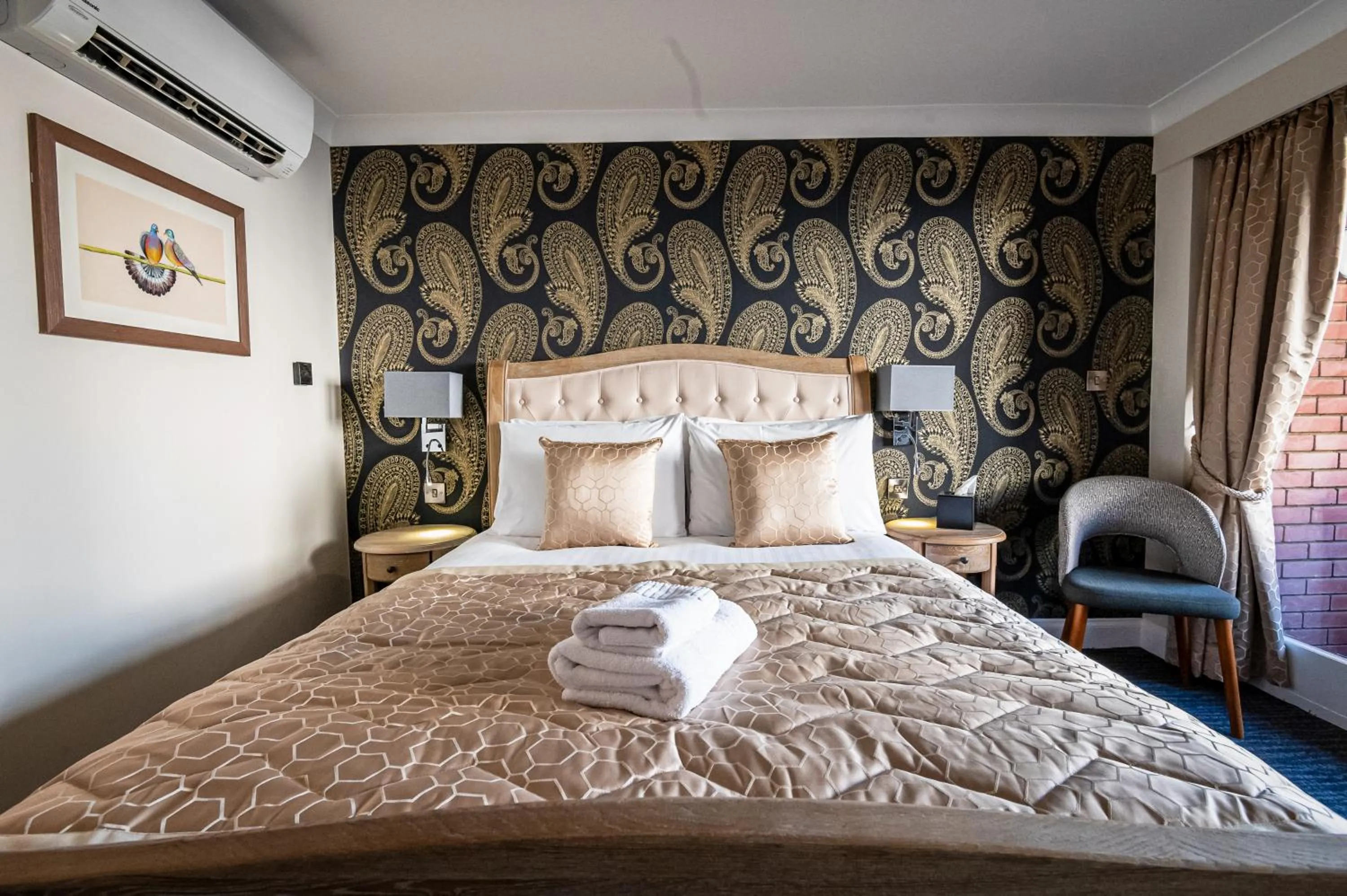 Bedroom, Bed in Thames Riviera Hotel, Sure Hotel Collection by Best Western