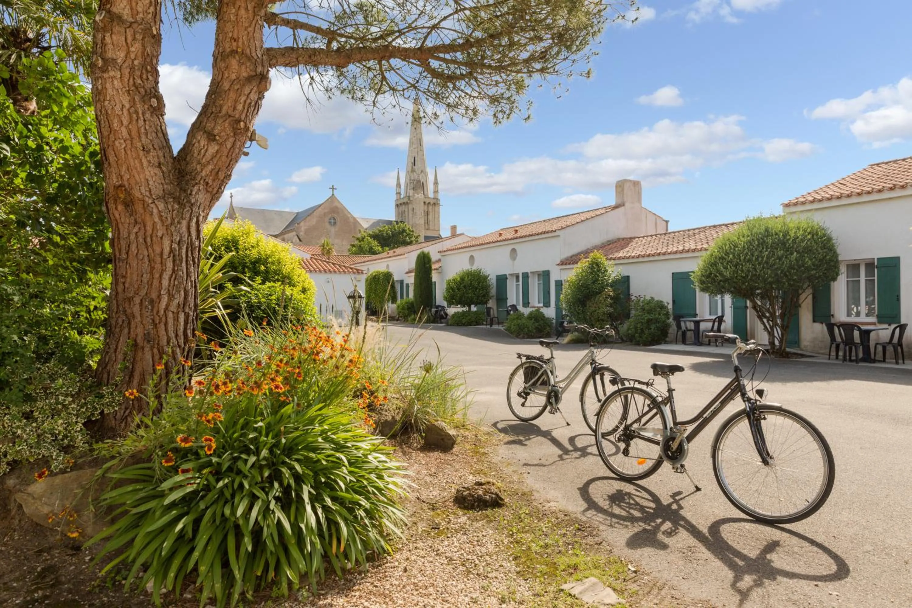 Garden view in Domaine Le Martinet, The Originals Relais