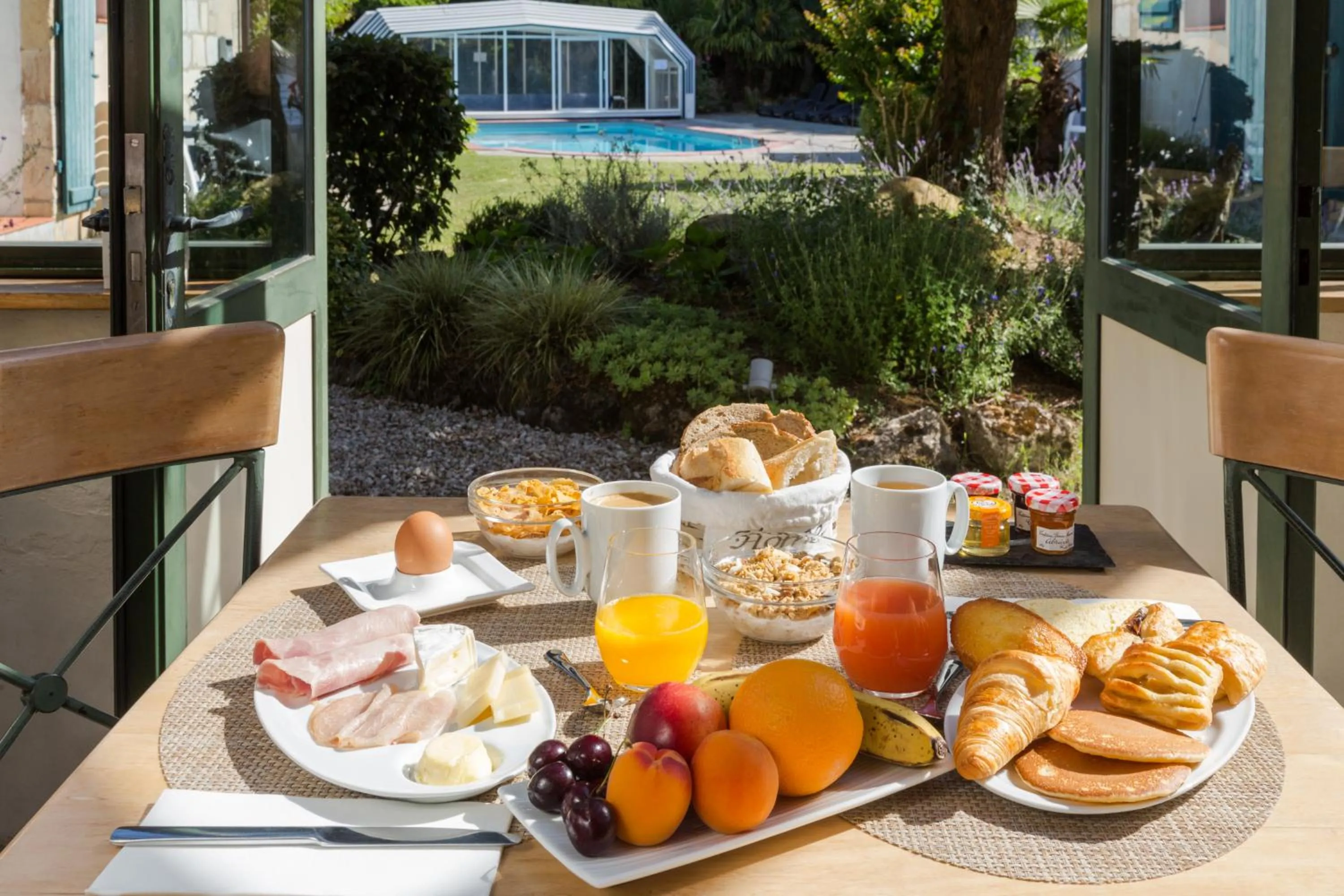 Buffet breakfast in Domaine Le Martinet, The Originals Relais