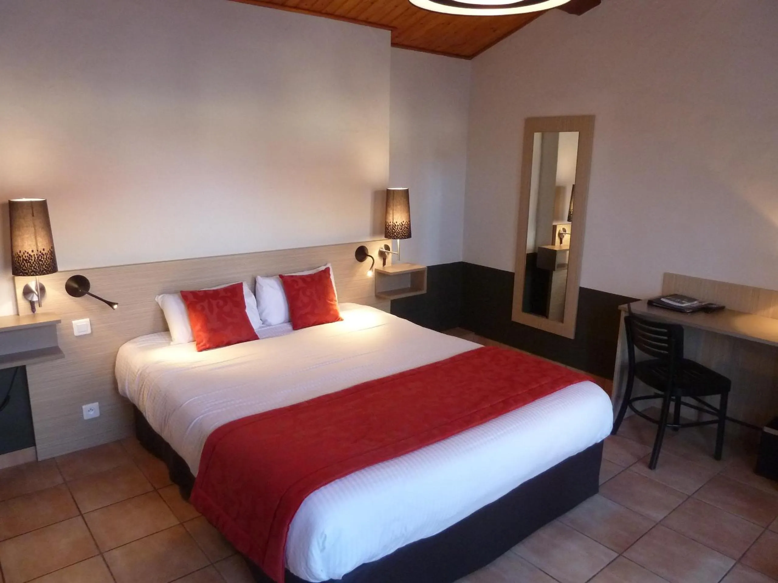 Photo of the whole room, Bed in Domaine Le Martinet, The Originals Relais