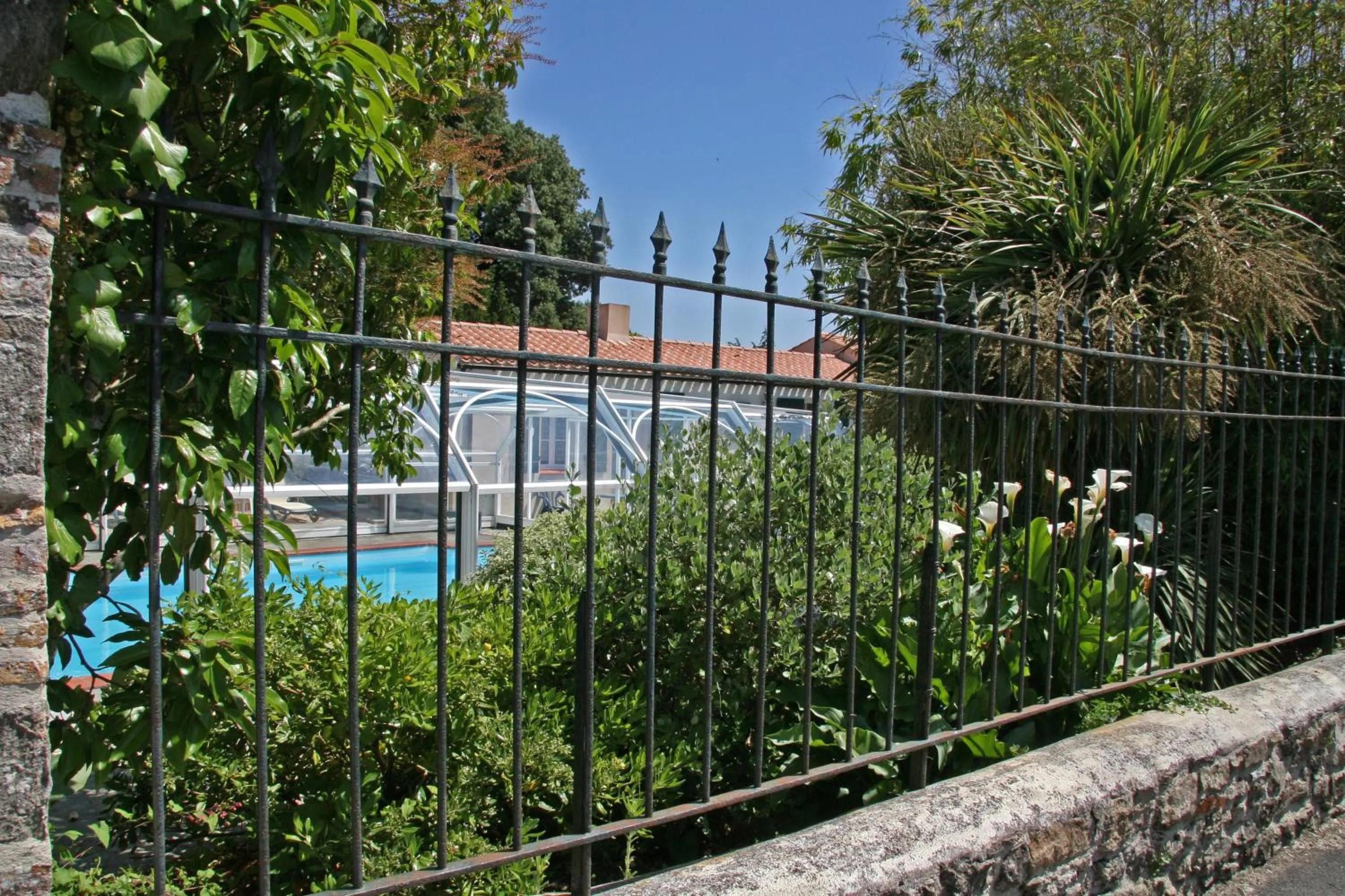 Facade/entrance in Domaine Le Martinet, The Originals Relais