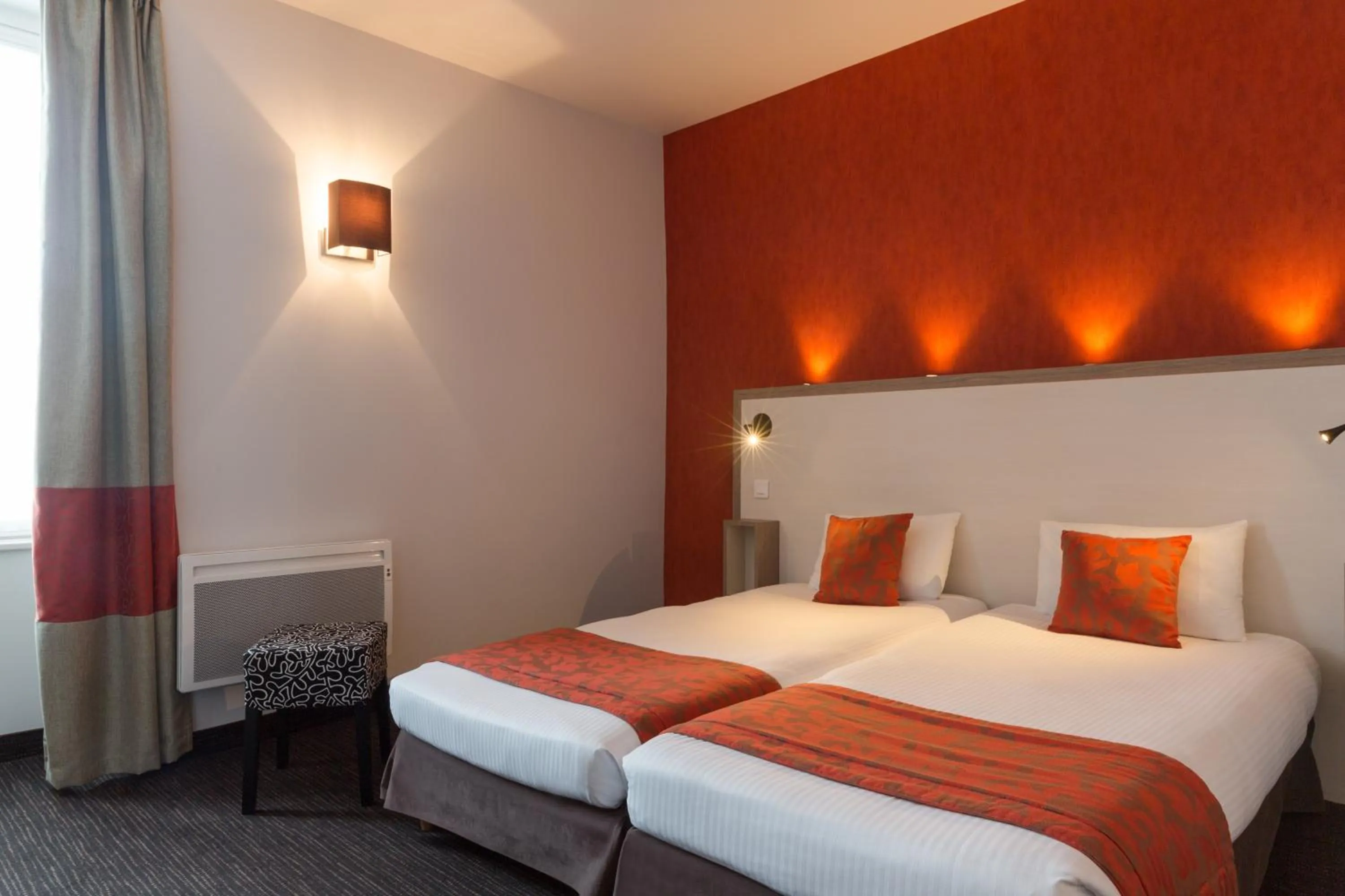 Toilet, Bed in Domaine Le Martinet, The Originals Relais