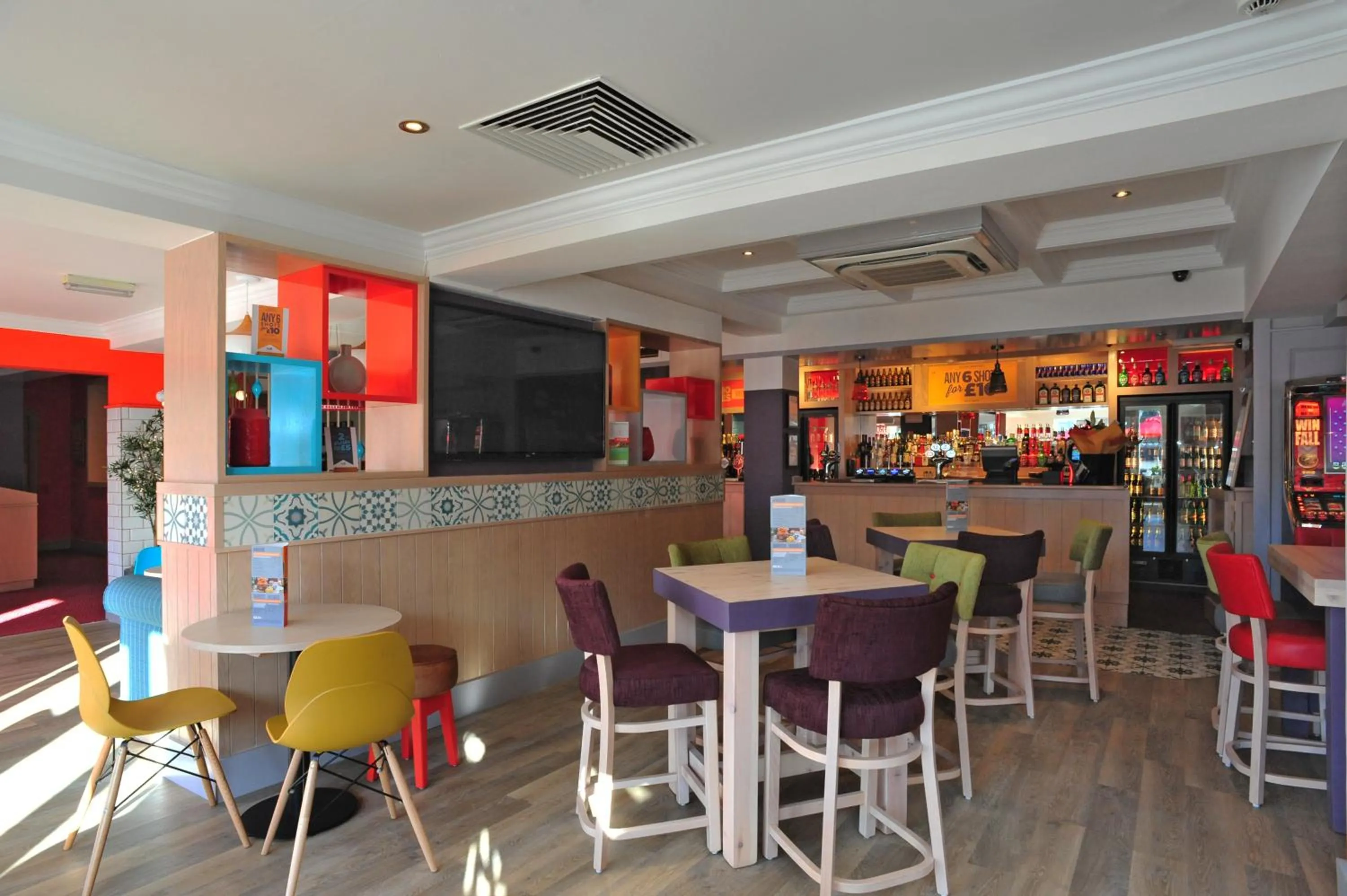 Restaurant/places to eat in Weathervane Hotel by Greene King Inns