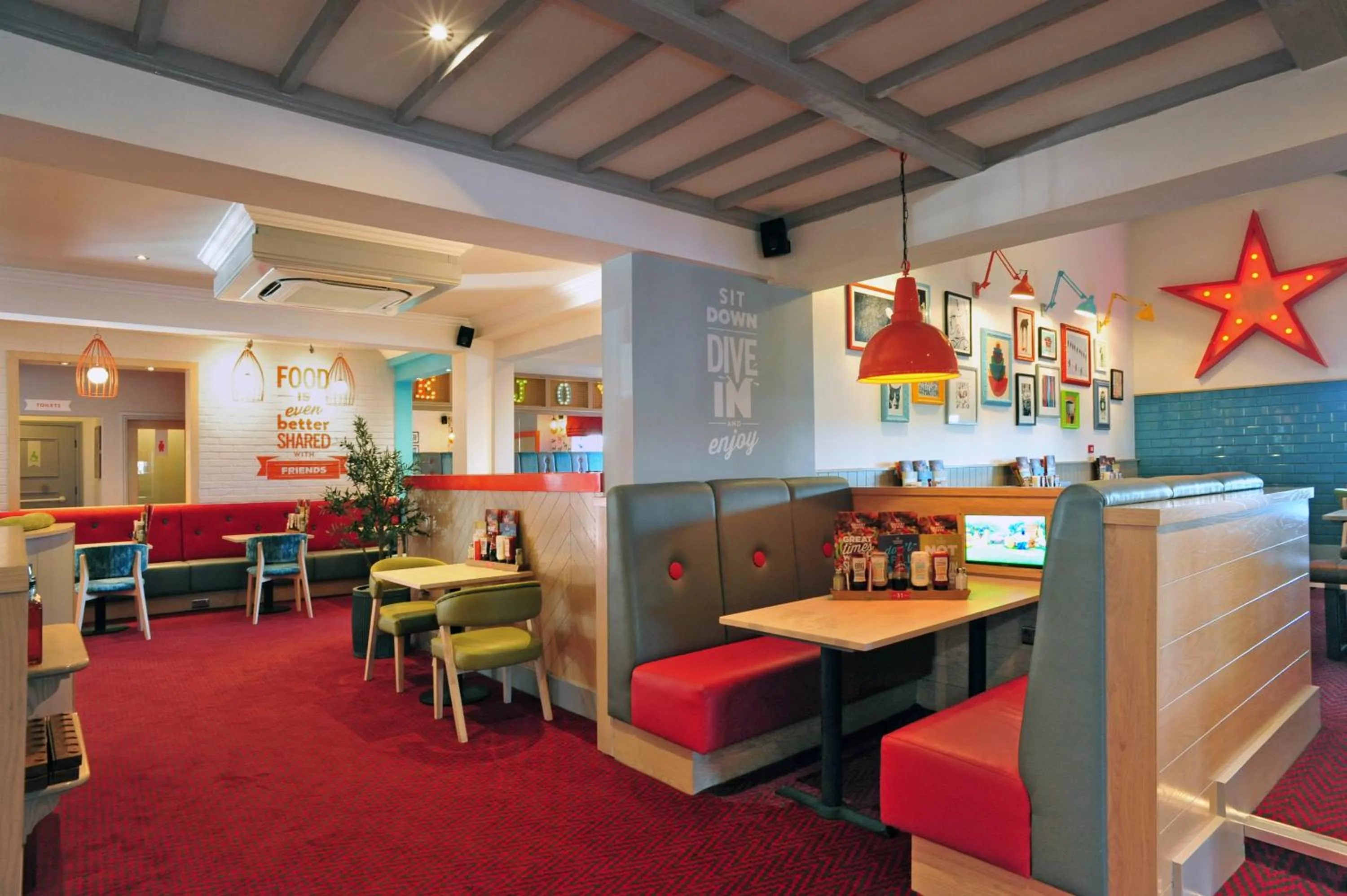 Restaurant/places to eat in Weathervane Hotel by Greene King Inns