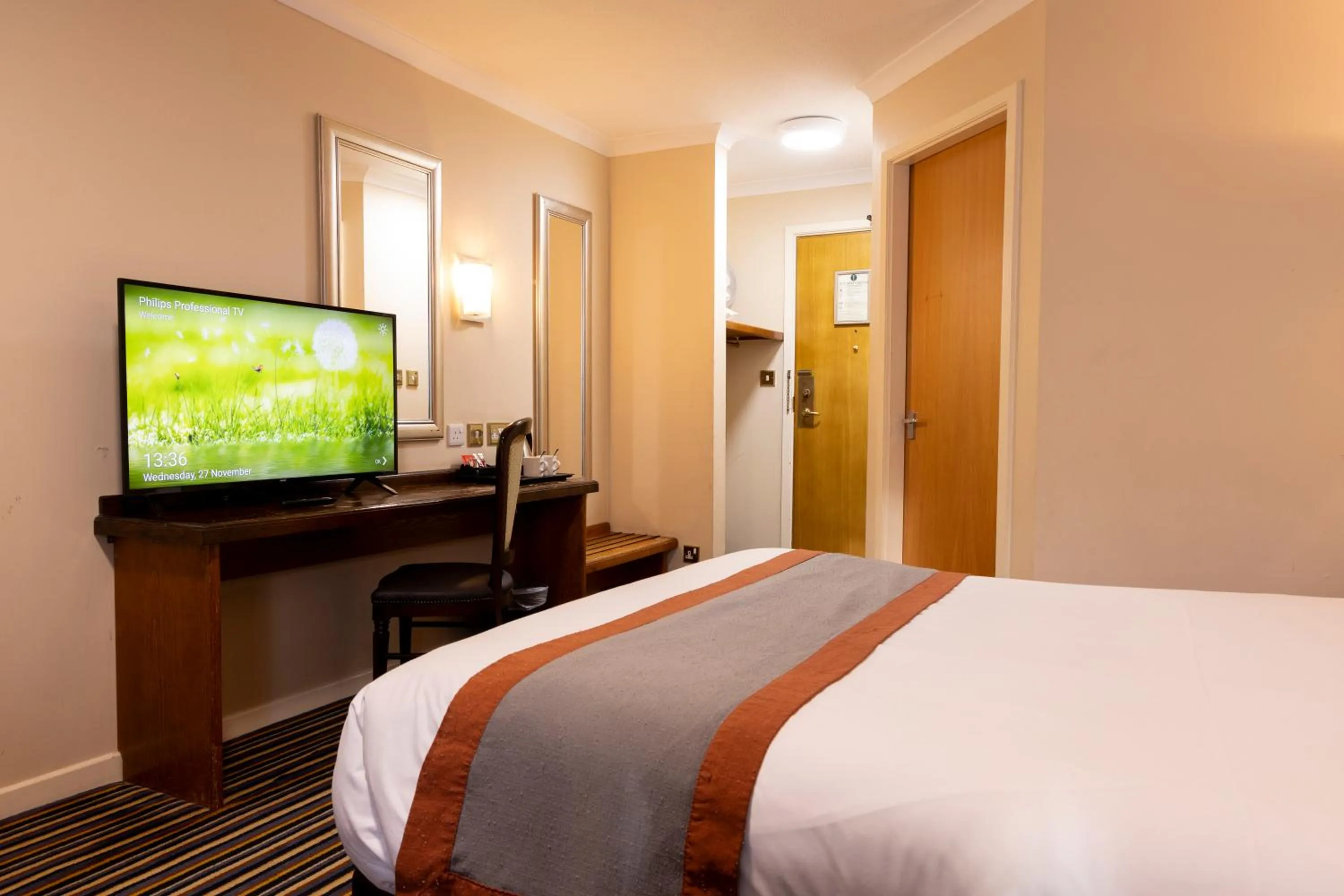 Bedroom, Bed in Weathervane Hotel by Greene King Inns