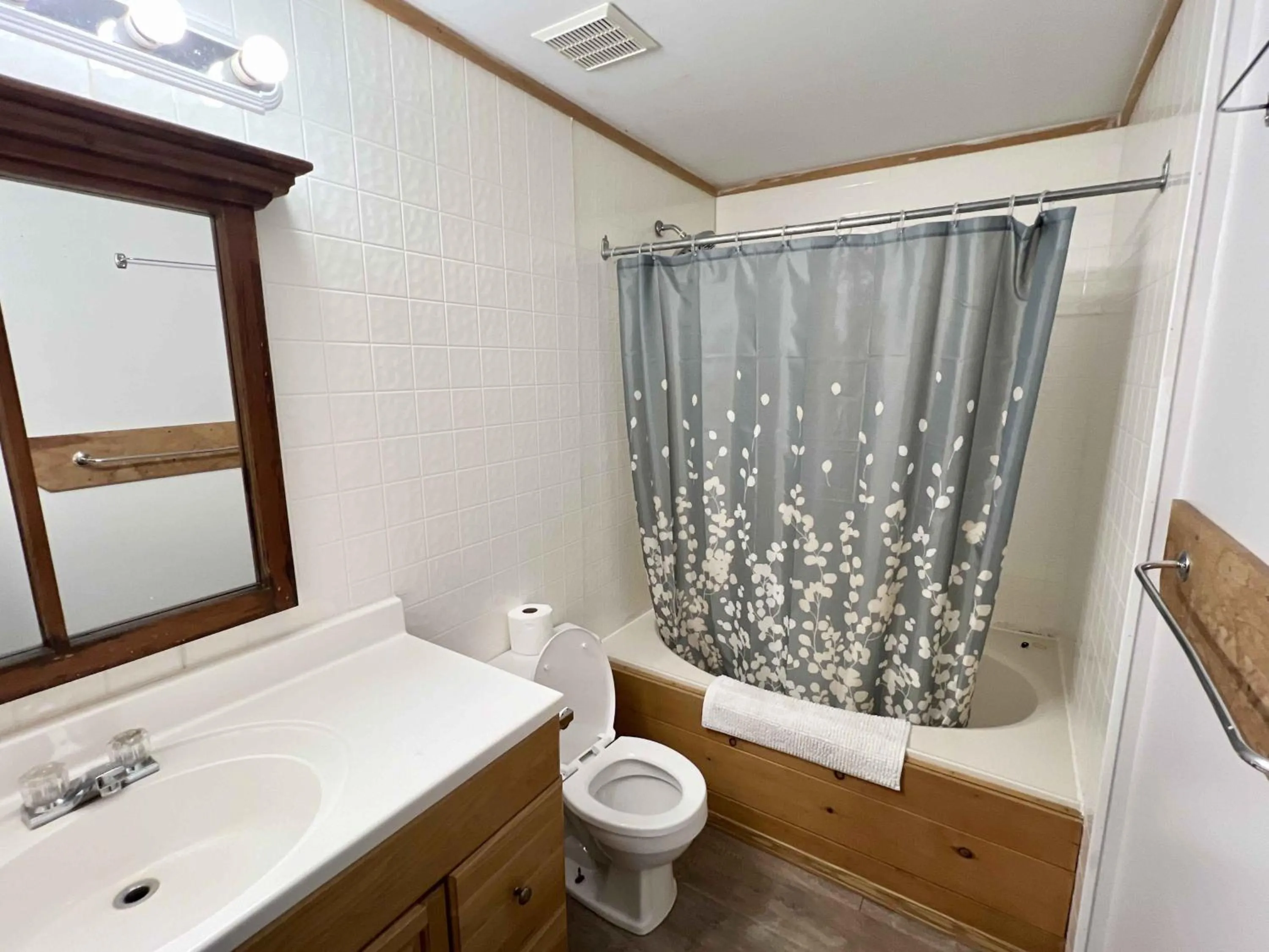 High Falls Bay Cottages, Camping & Waterpark