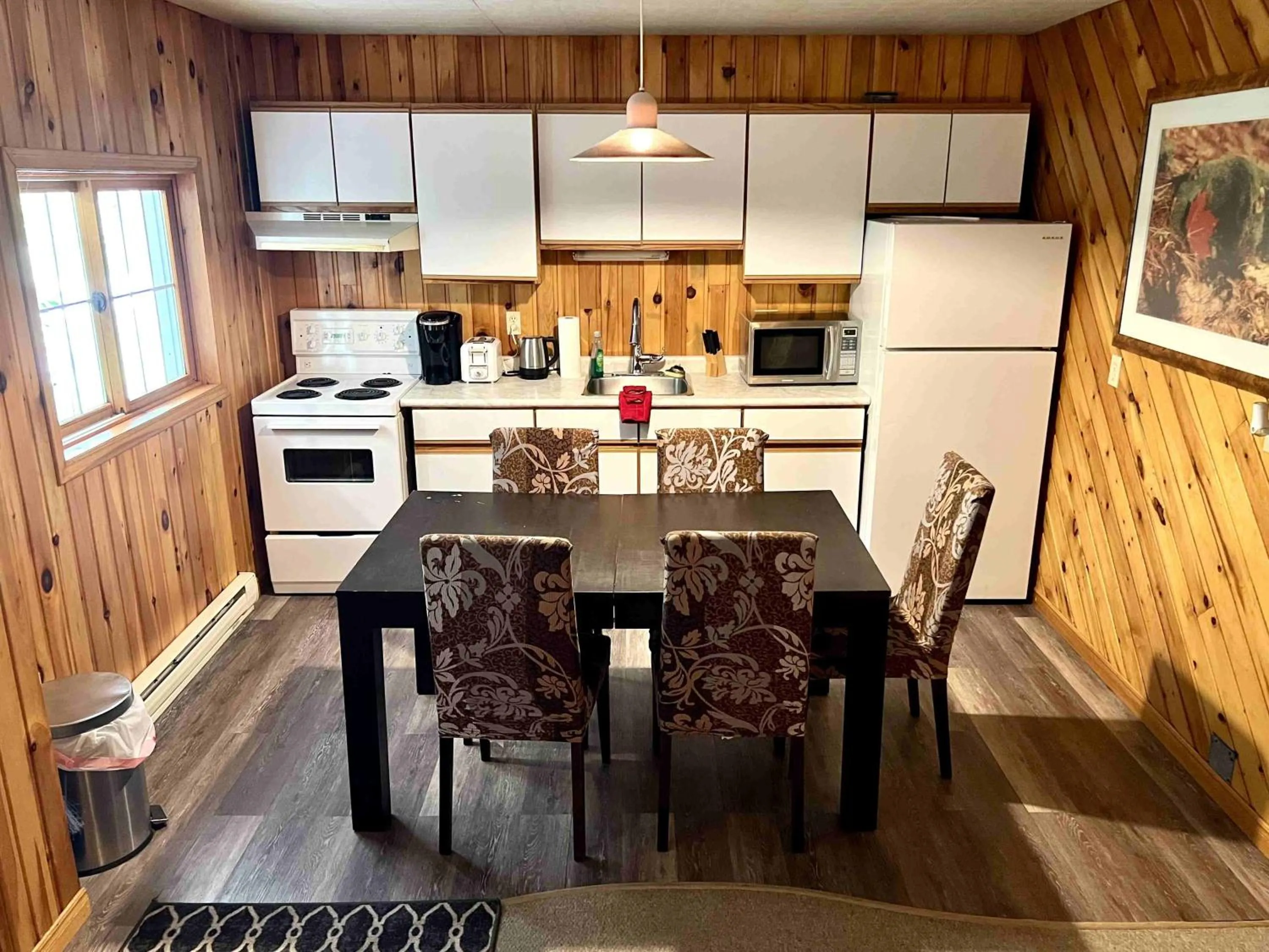 High Falls Bay Cottages, Camping & Waterpark