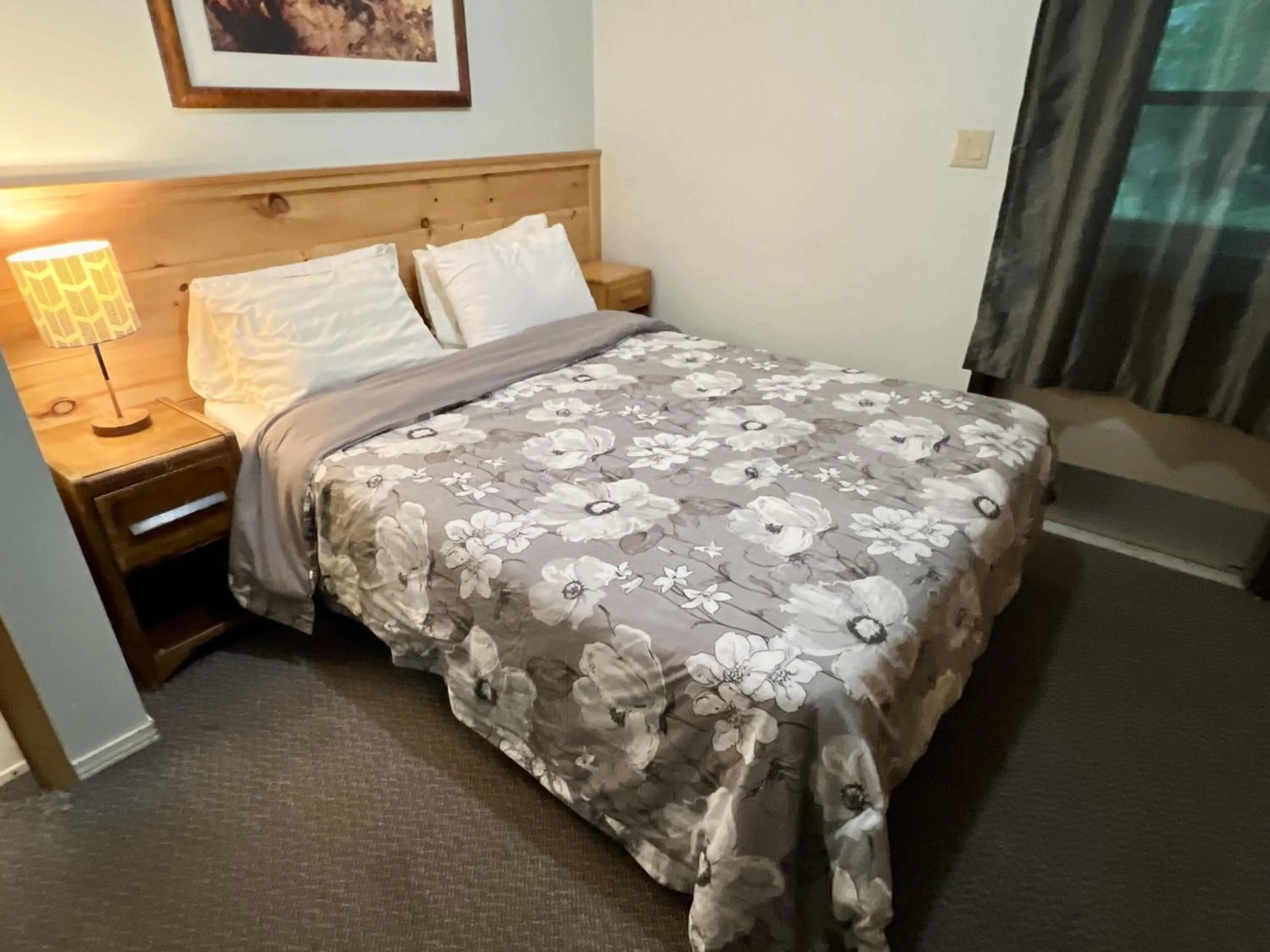 Bed in High Falls Bay Cottages, Camping & Waterpark