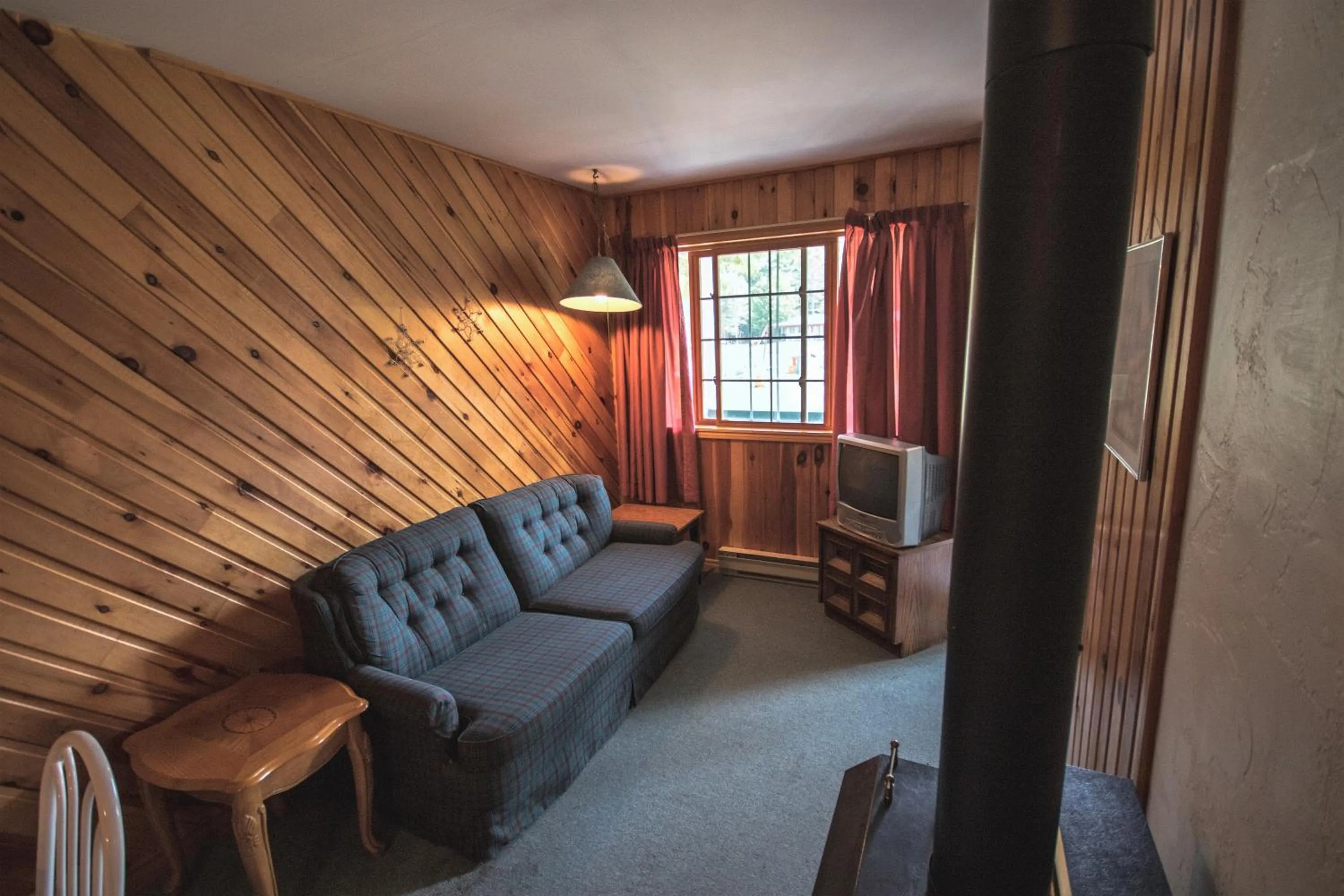 TV and multimedia in High Falls Bay Cottages, Camping & Waterpark