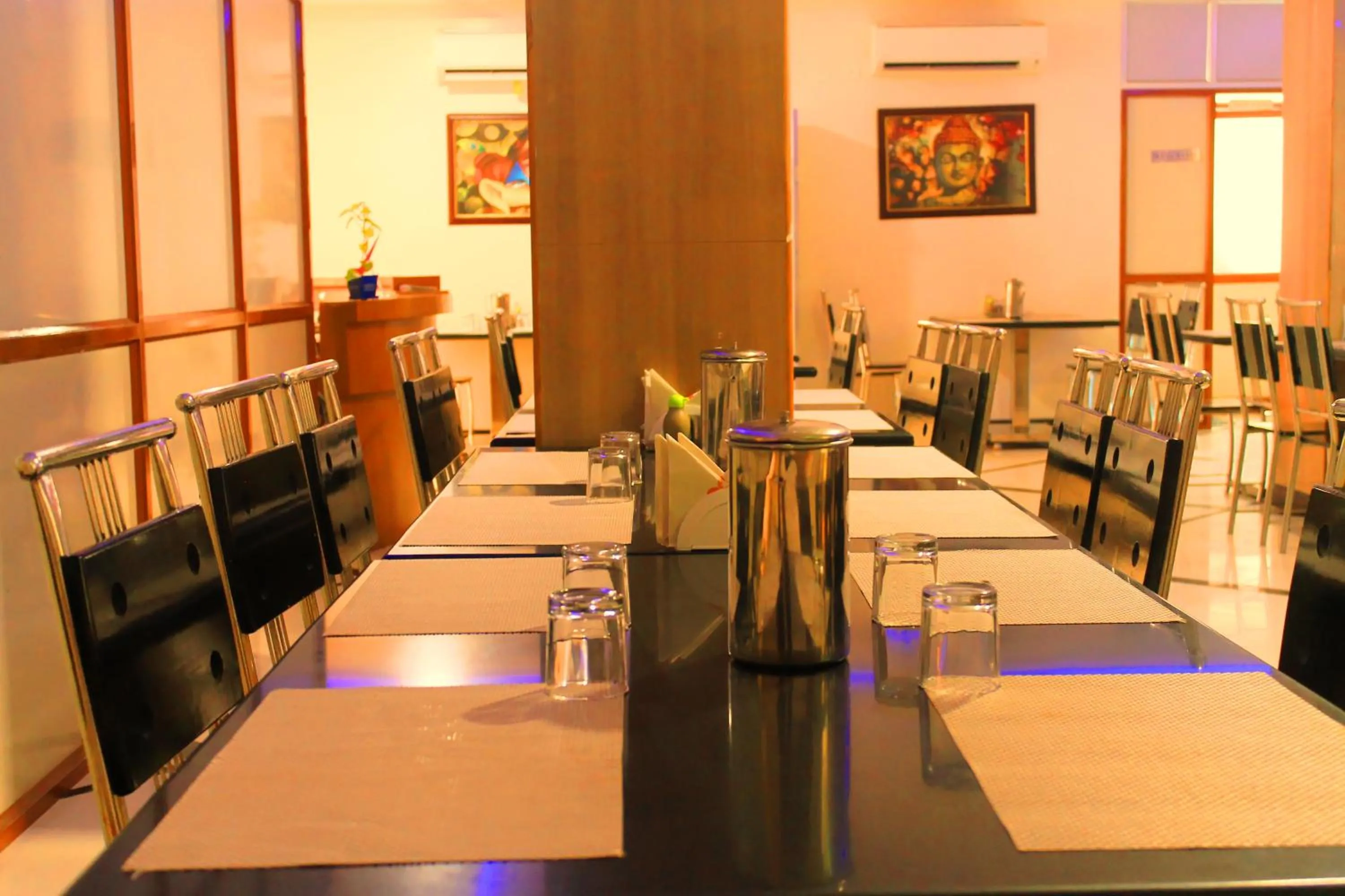 Restaurant/places to eat in Hotel Ashoka