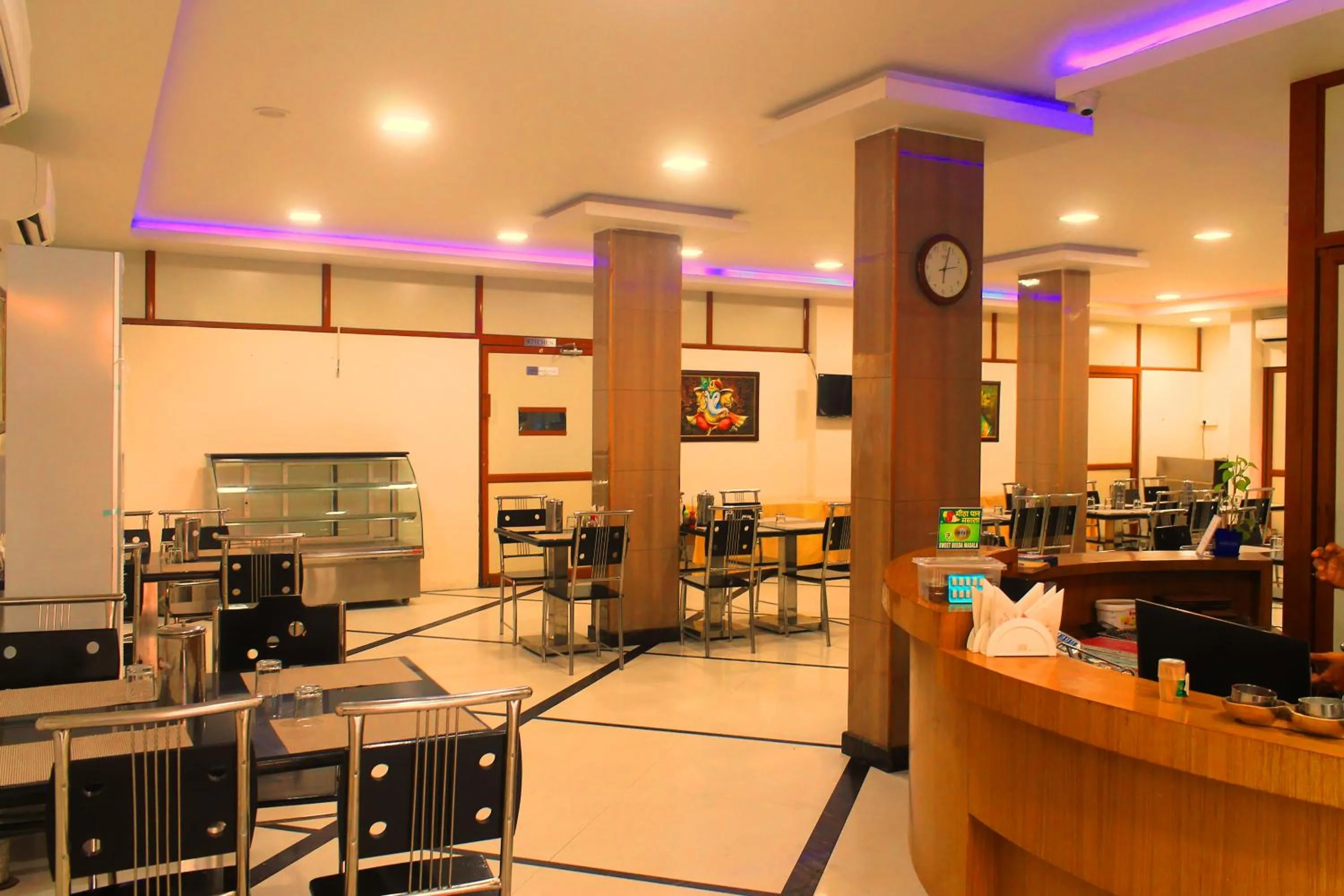 Restaurant/places to eat in Hotel Ashoka