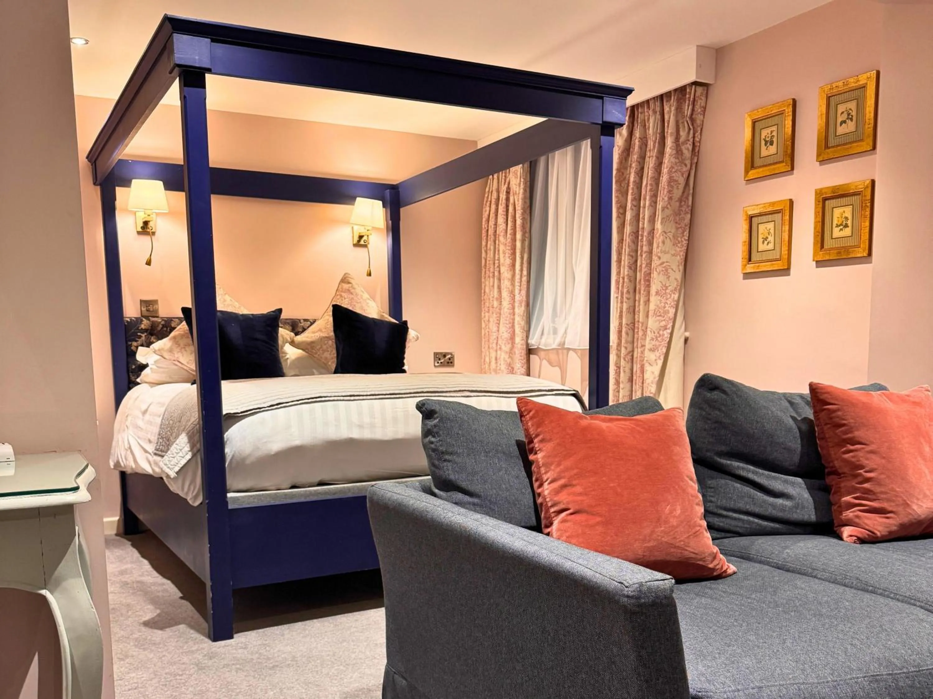 Bed in Holdsworth House Hotel