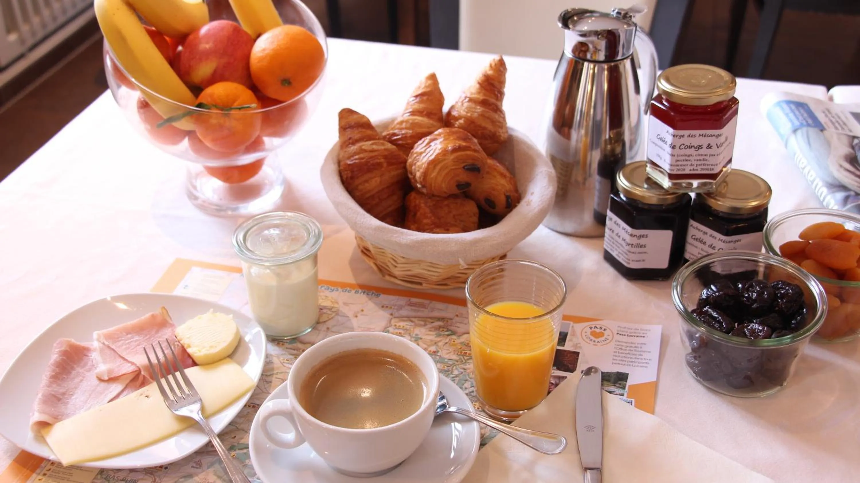 Breakfast in Auberge Des Mésanges