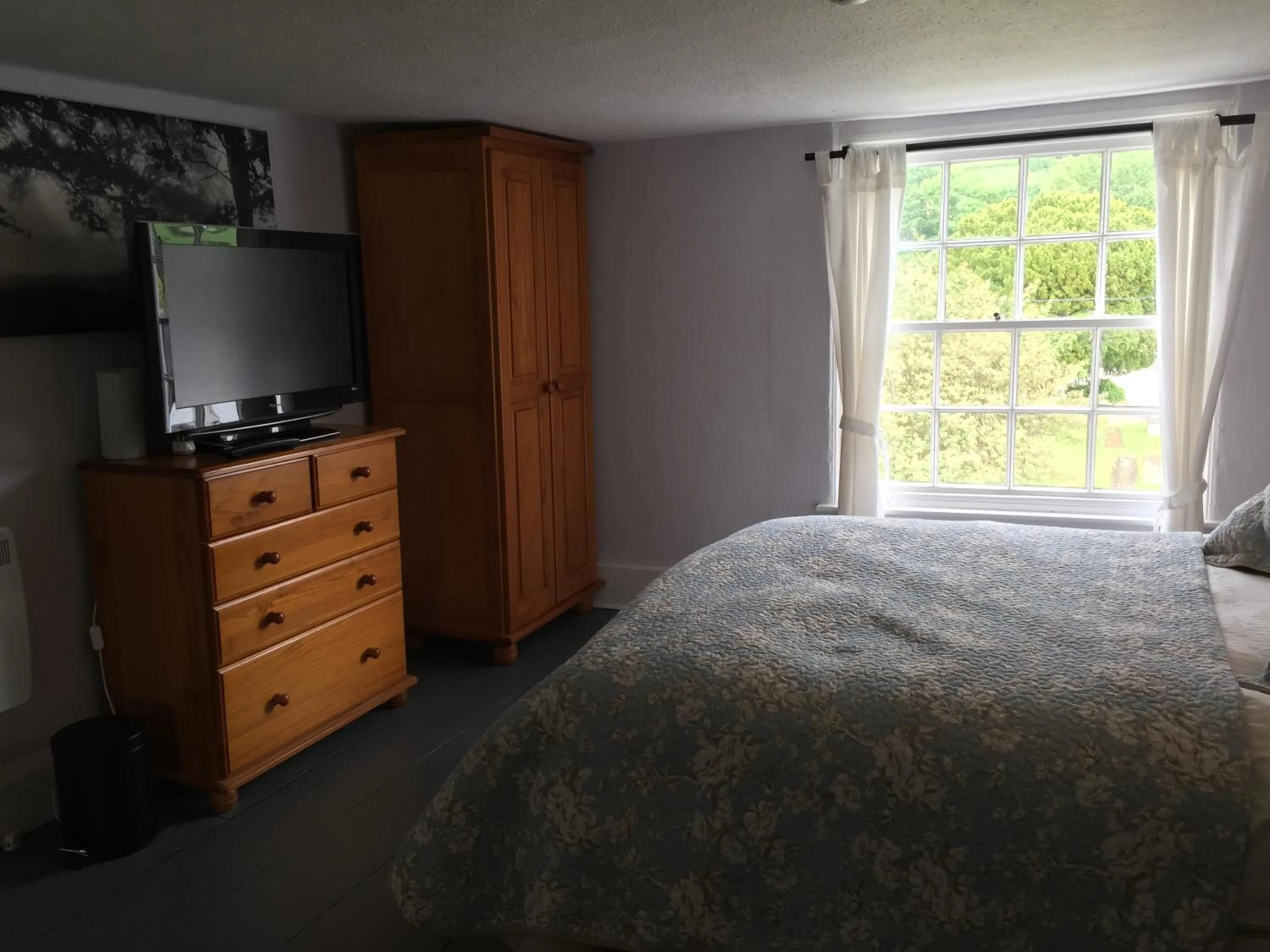 Bedroom in Red Lion Inn