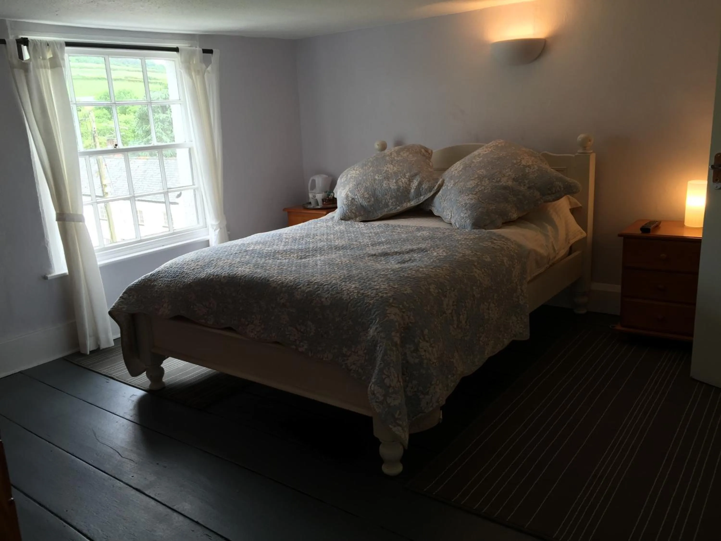 Bedroom in Red Lion Inn