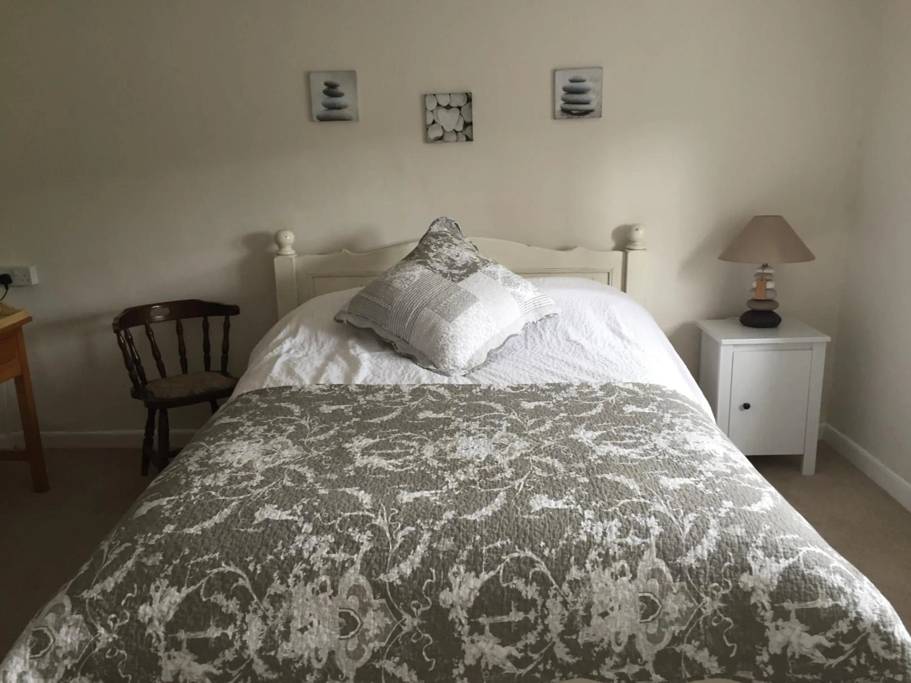 Bedroom in Red Lion Inn