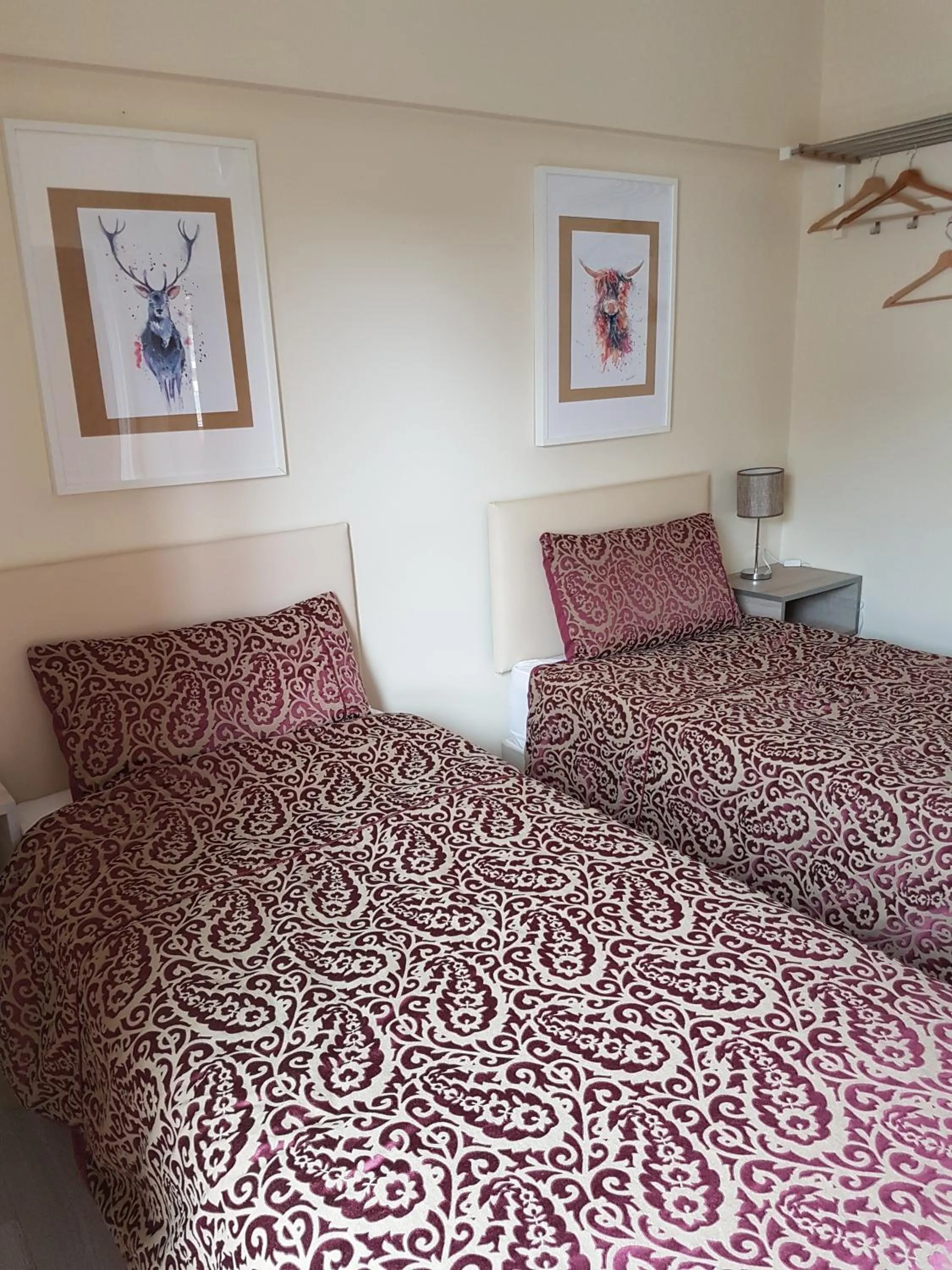 Shower, Bed in Grant Rooms