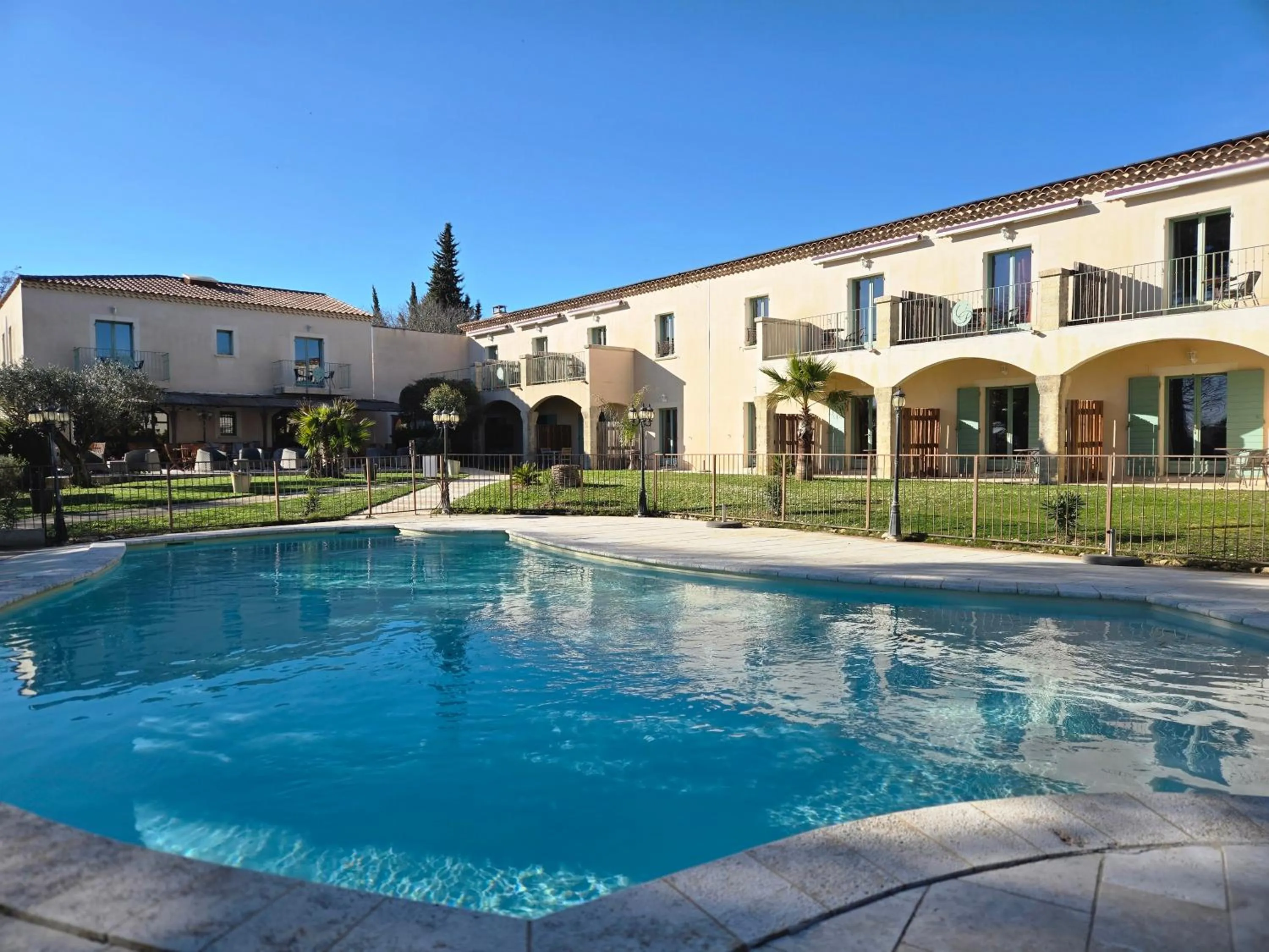 Property building in CÉRÈS - Boutique-Hôtel & Spa