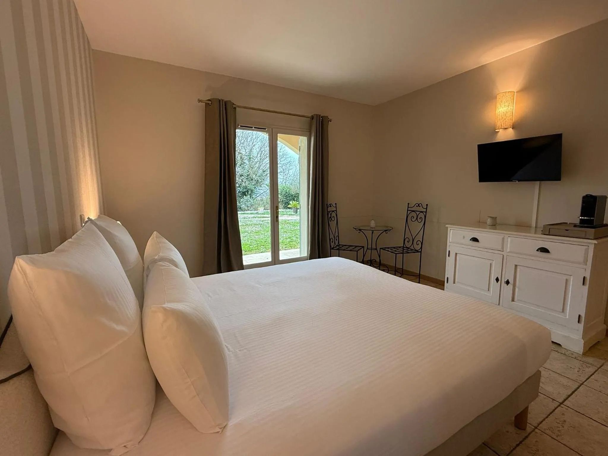 Bed in CÉRÈS - Boutique-Hôtel & Spa