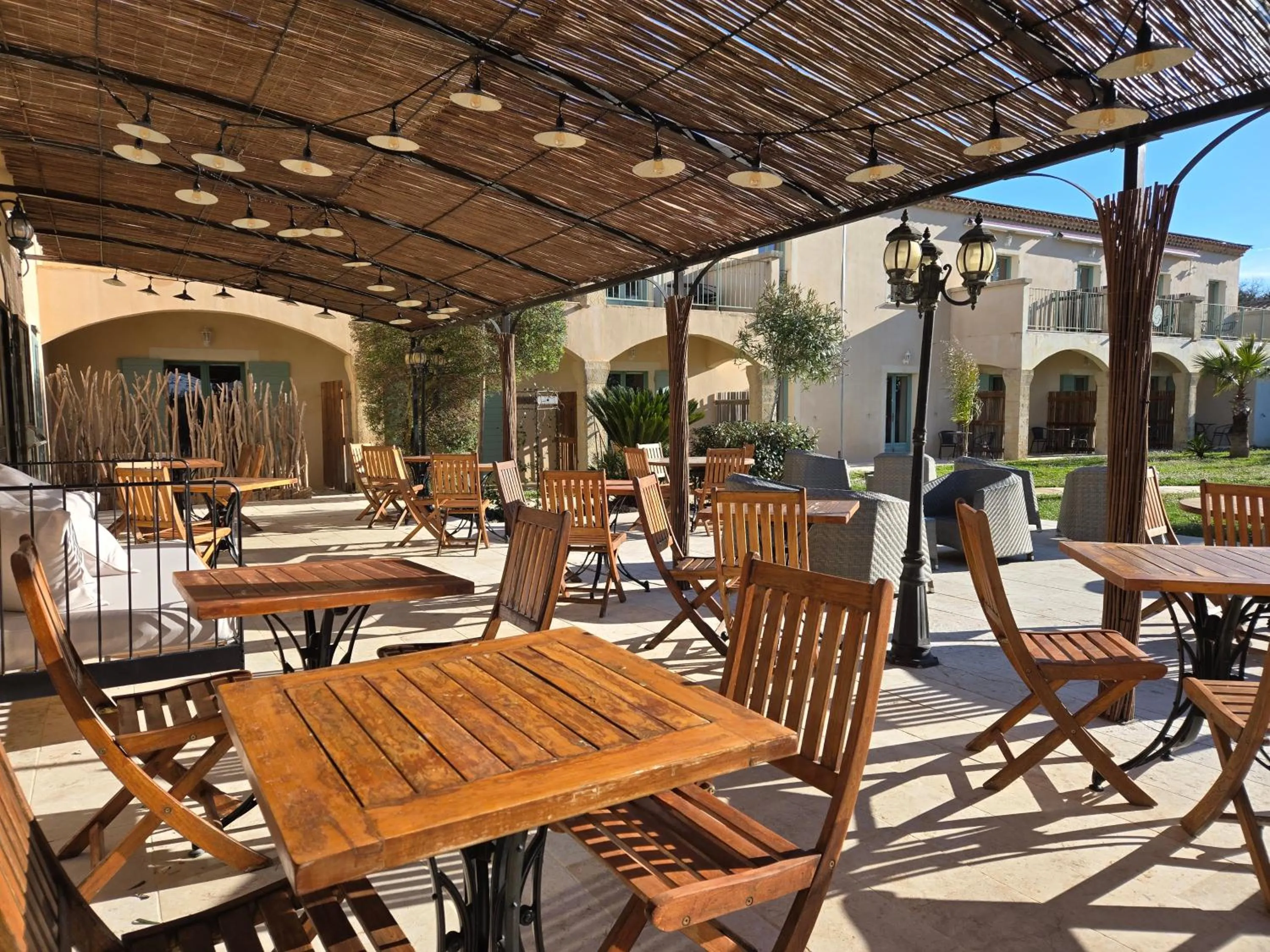 Patio in CÉRÈS - Boutique-Hôtel & Spa