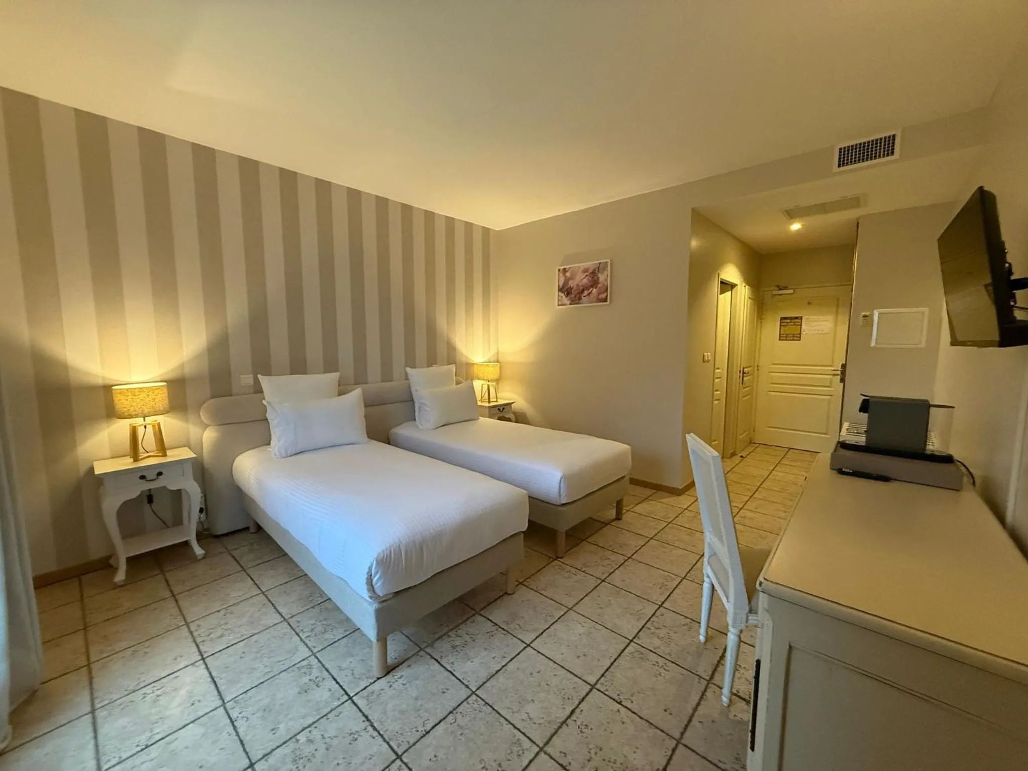 Standard Twin Room in CÉRÈS - Boutique-Hôtel & Spa