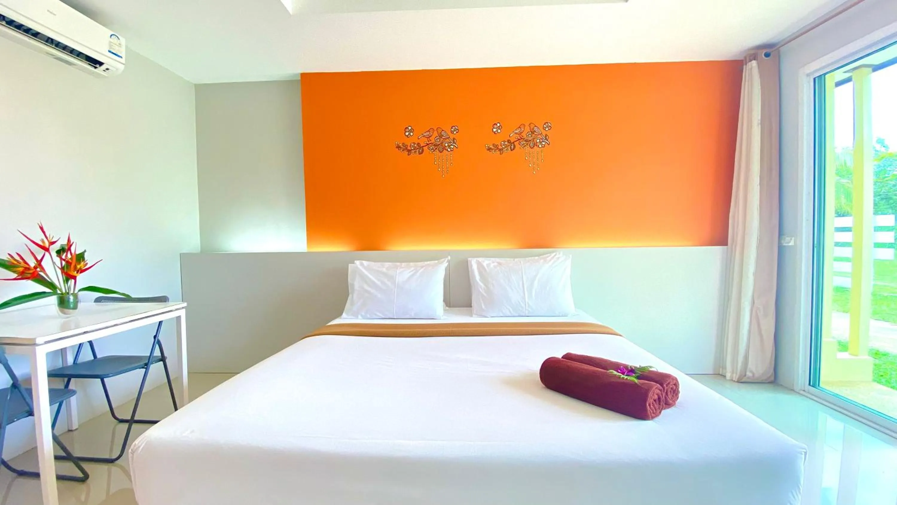 Shower, Bed in Kuapa Resort