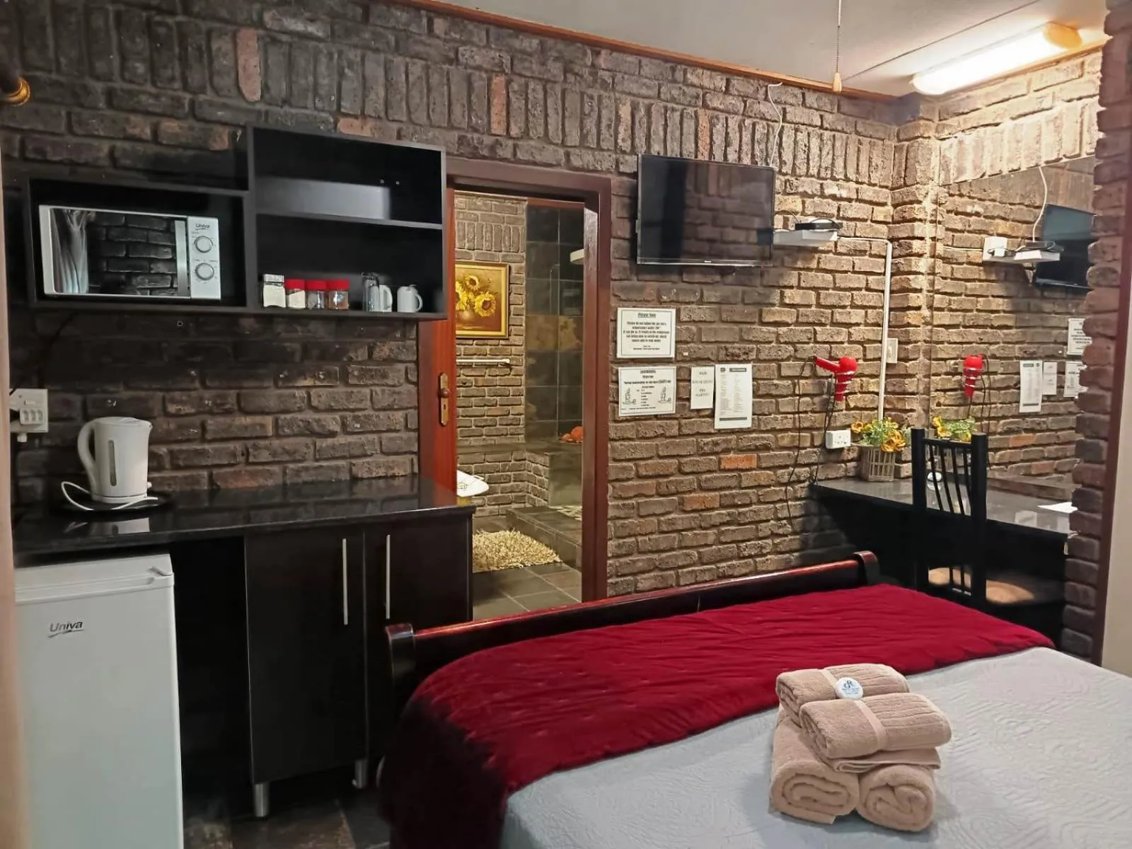 Bedroom, Bed in Royal Game Guest House