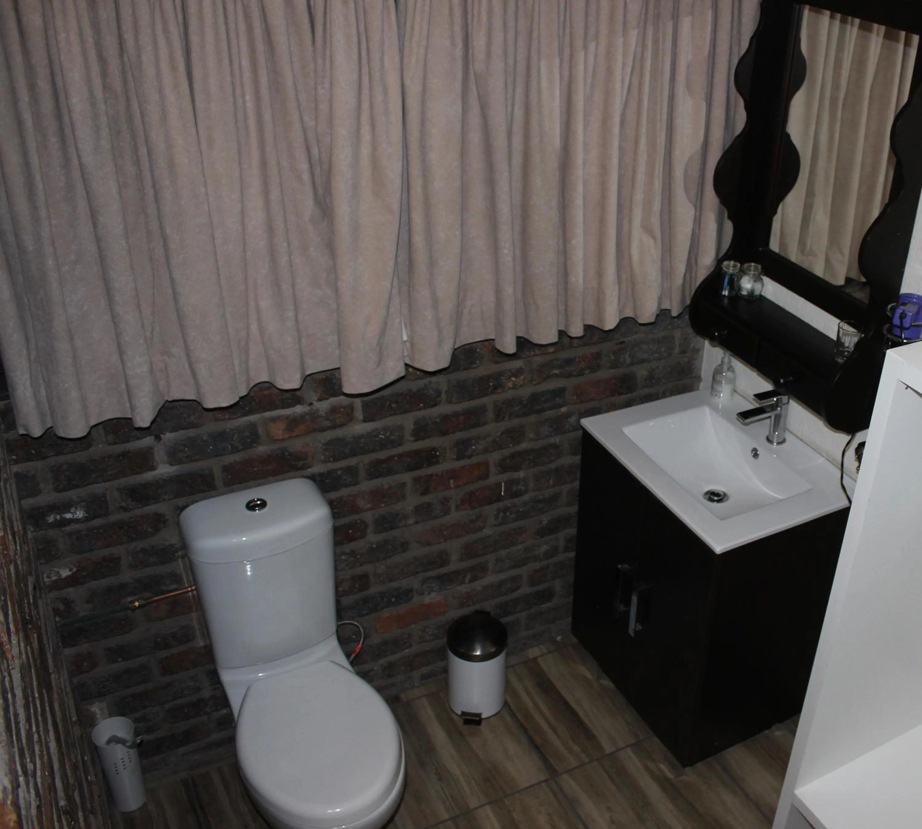 Toilet in Royal Game Guest House