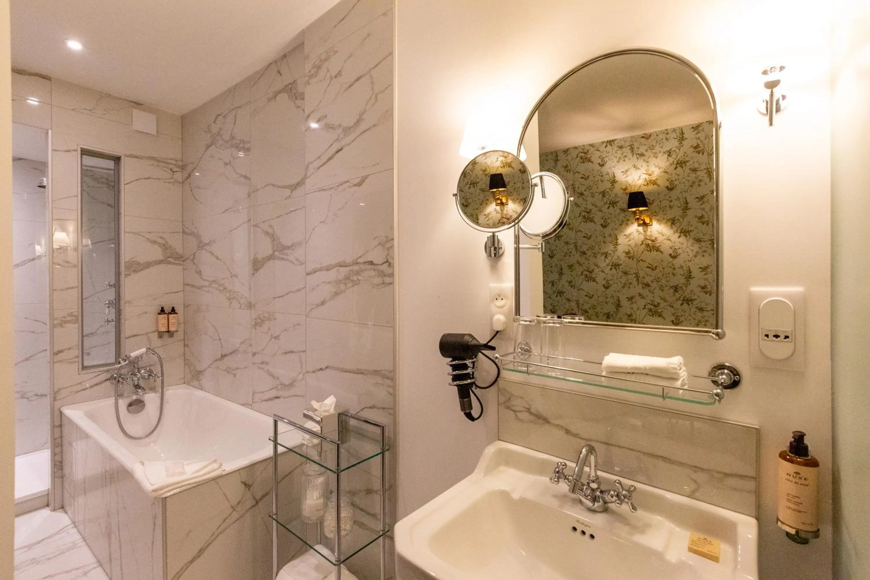 Bathroom in New Hotel République