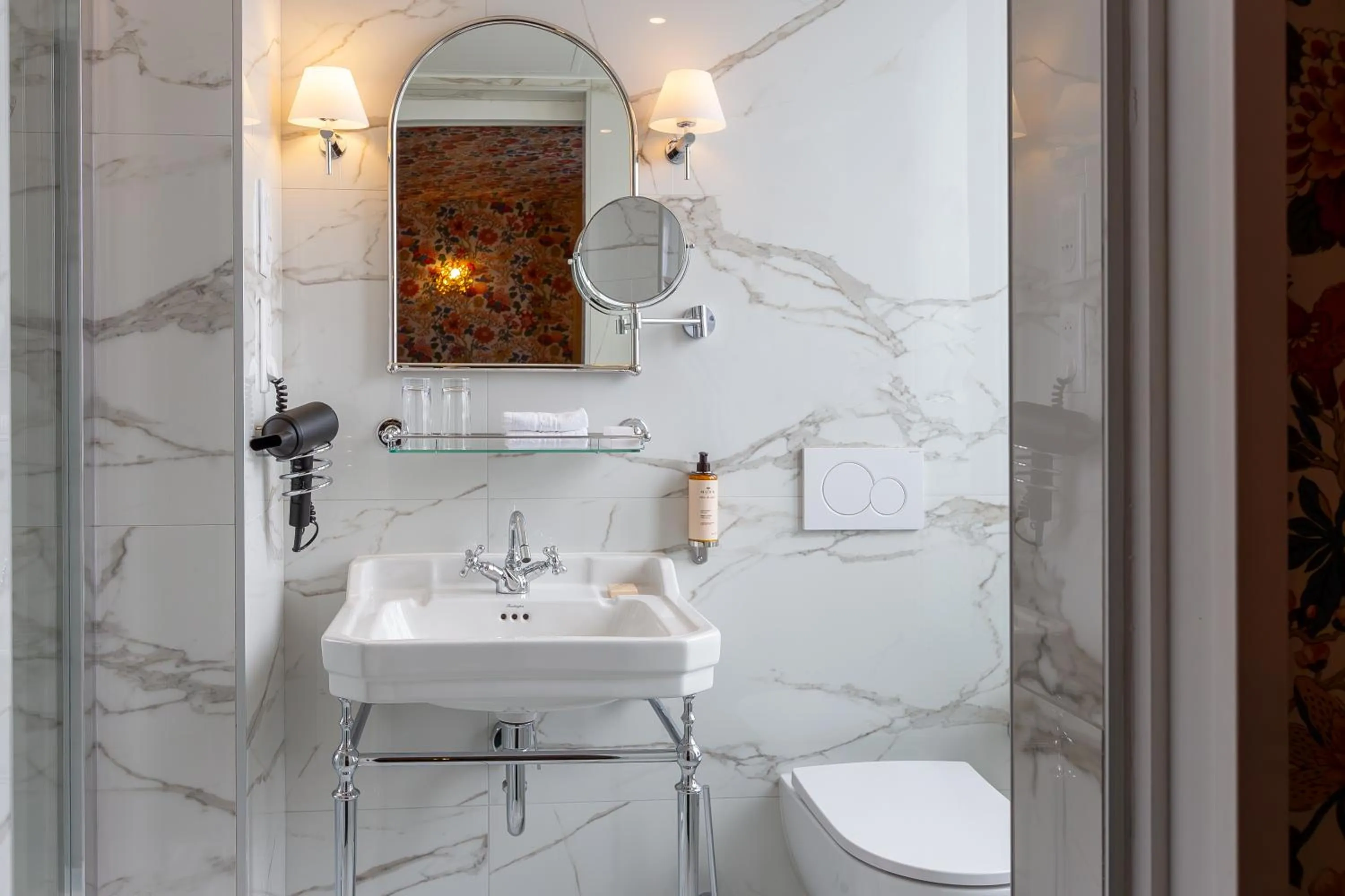 Bathroom in New Hotel République