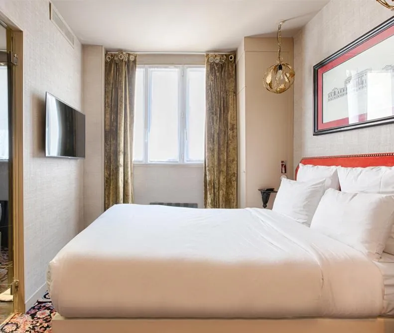 Bedroom, Bed in New Hotel République