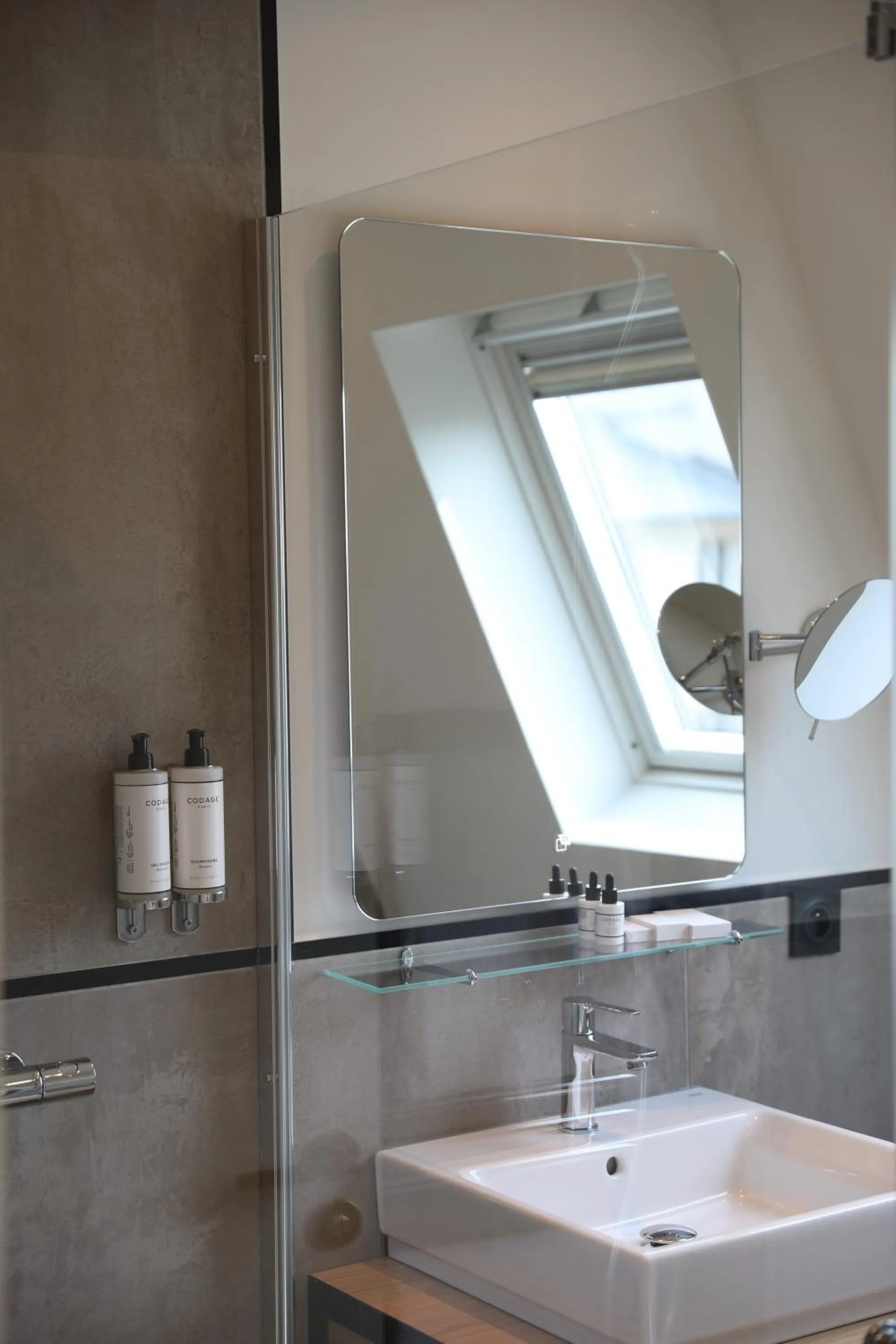 Shower in Le 5 Particulier