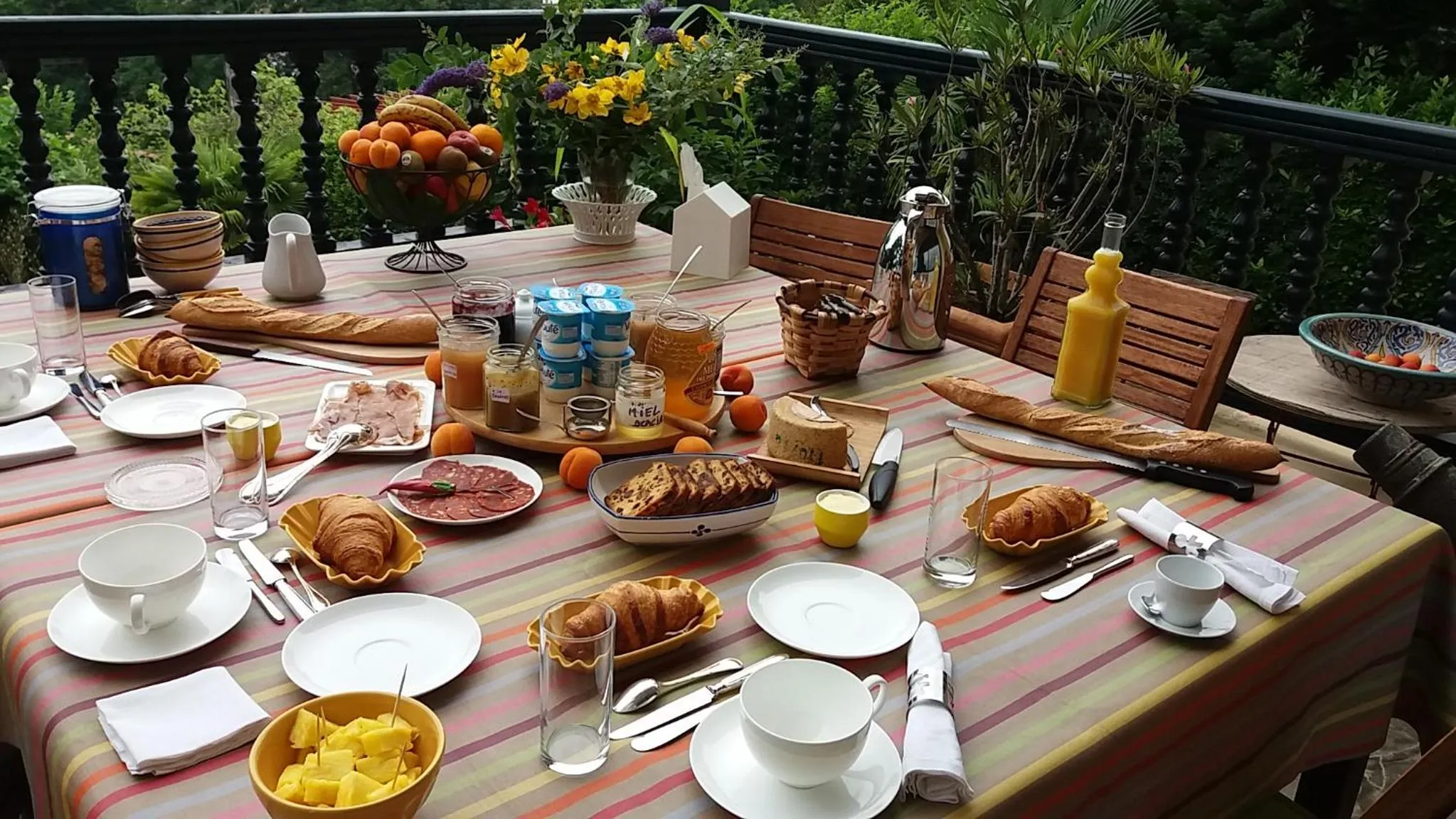 Food and drinks in Villa La Croix Basque