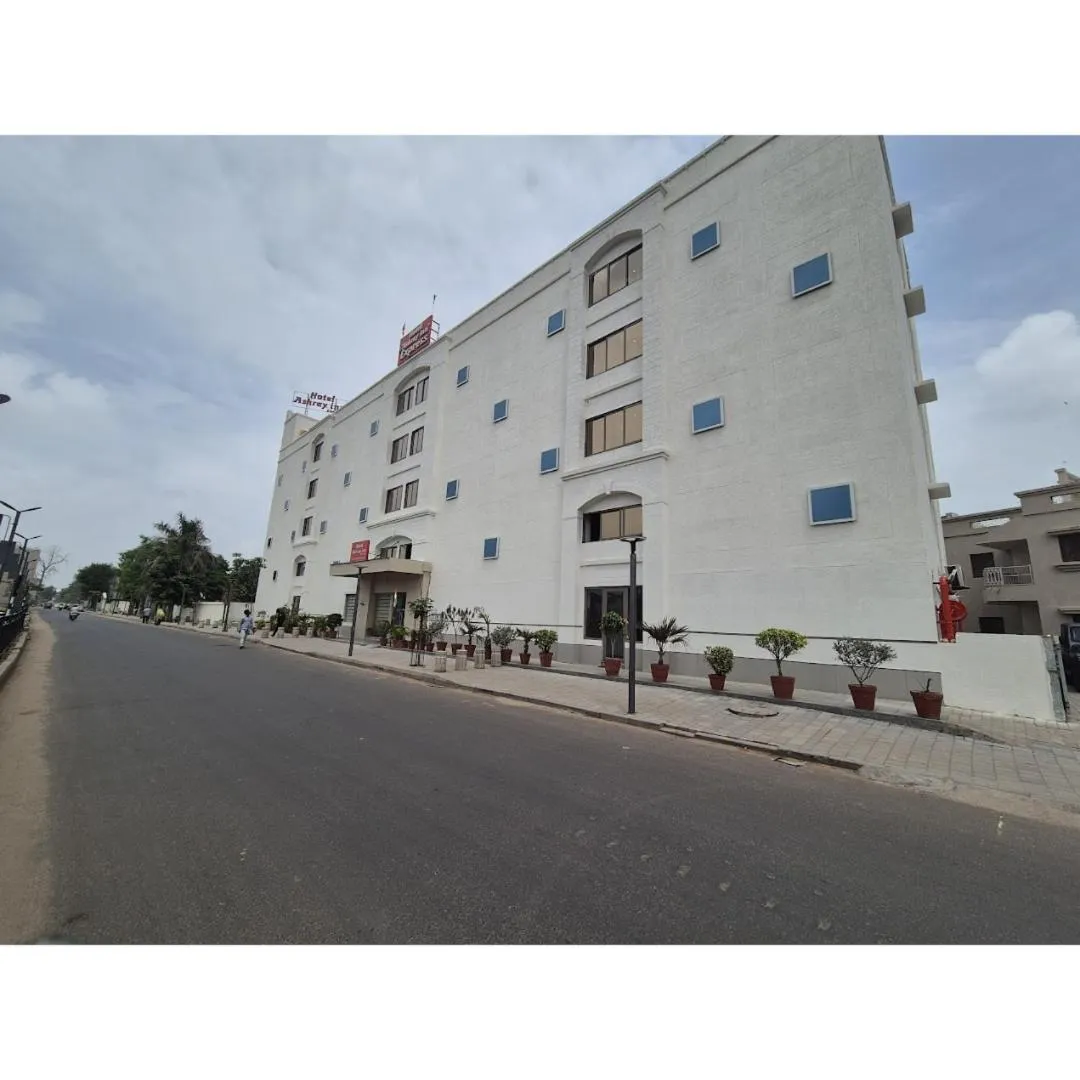 Facade/entrance in Hotel Ashray Inn Express